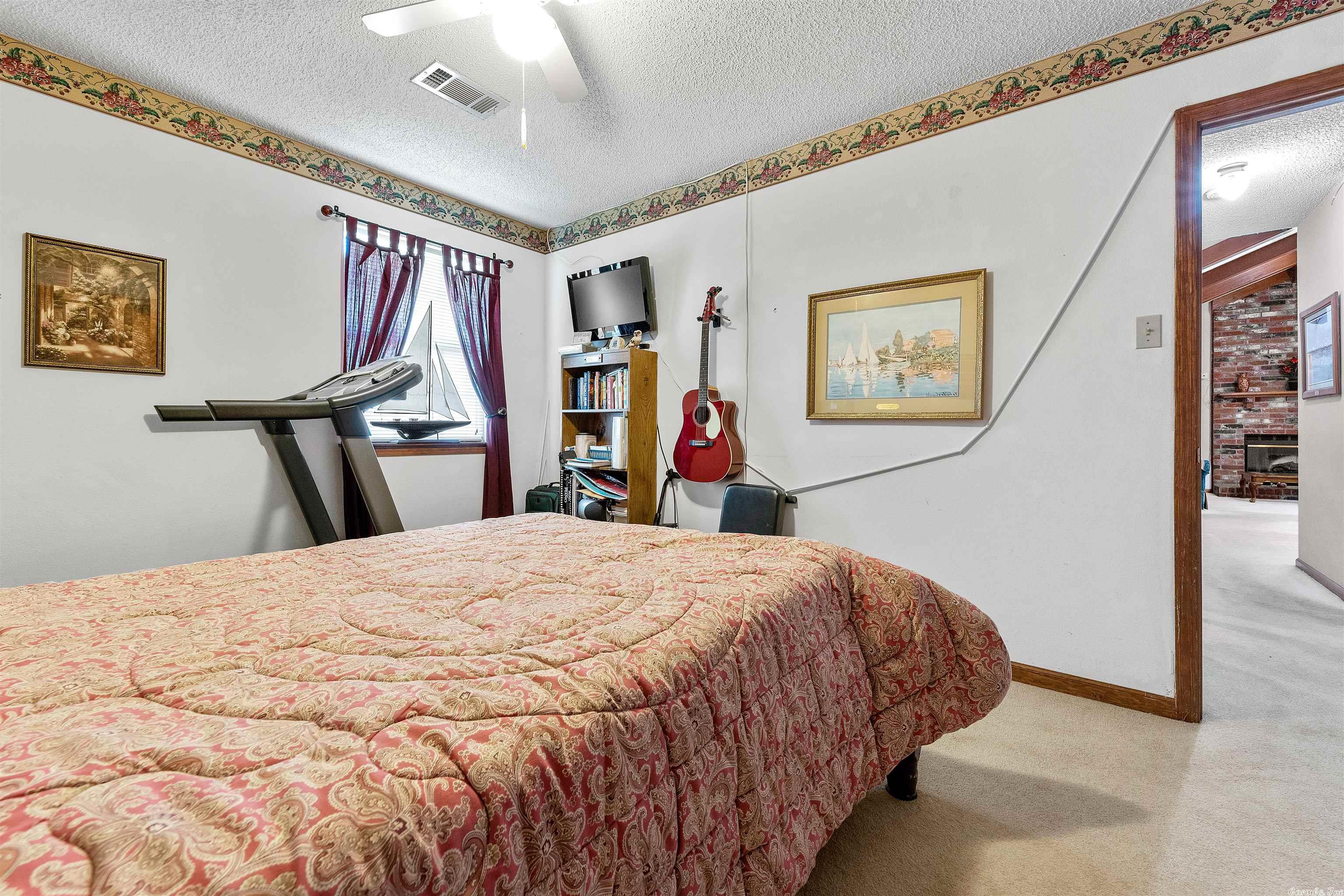 WOODLAND HILLS - Residential