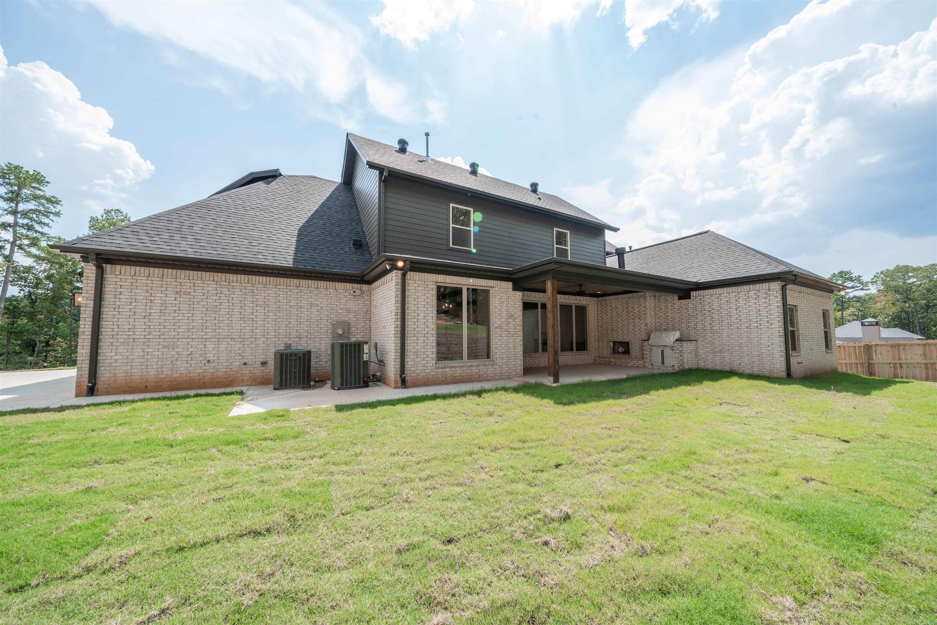 BEAR DEN ESTATES - Residential