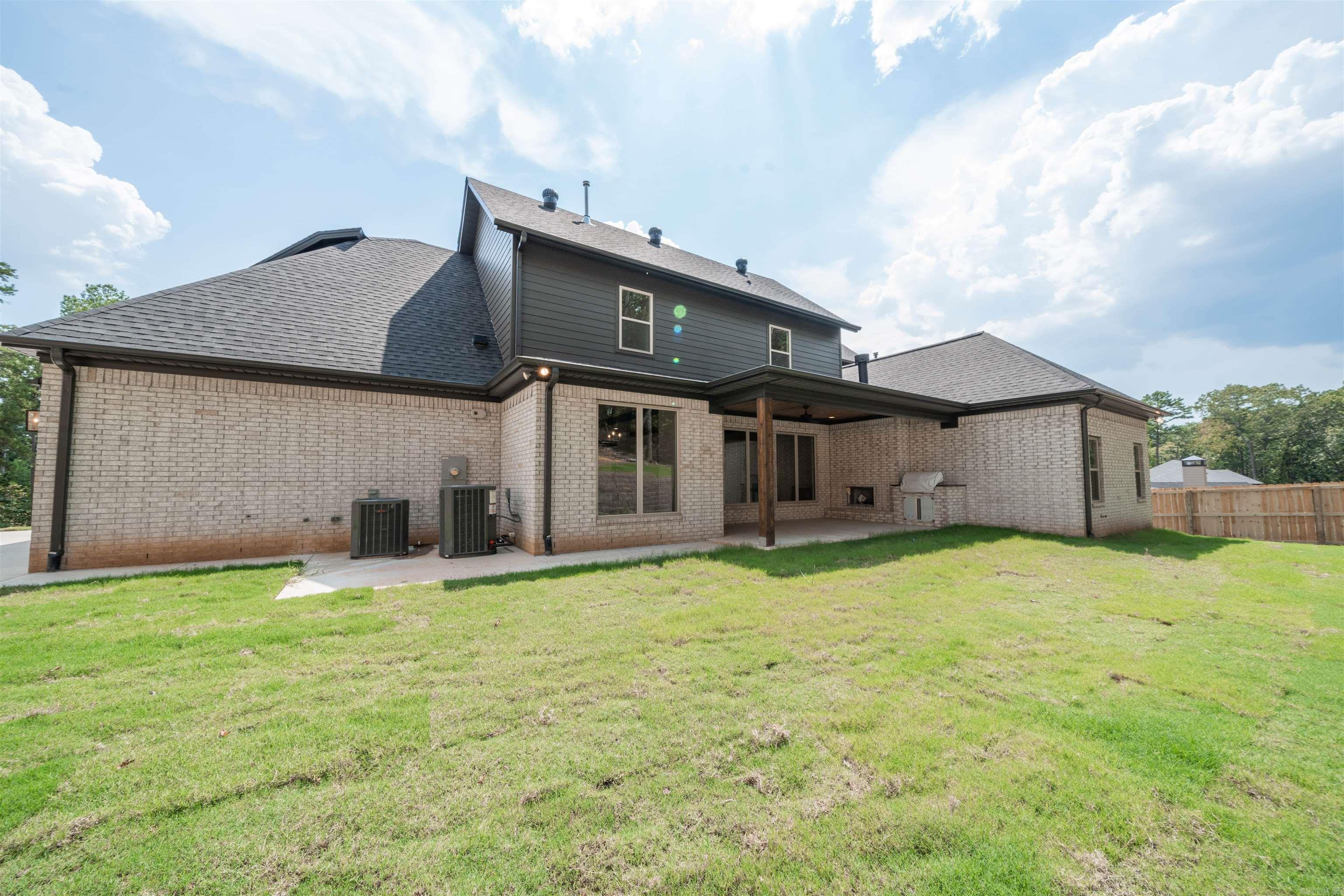 BEAR DEN ESTATES - Residential