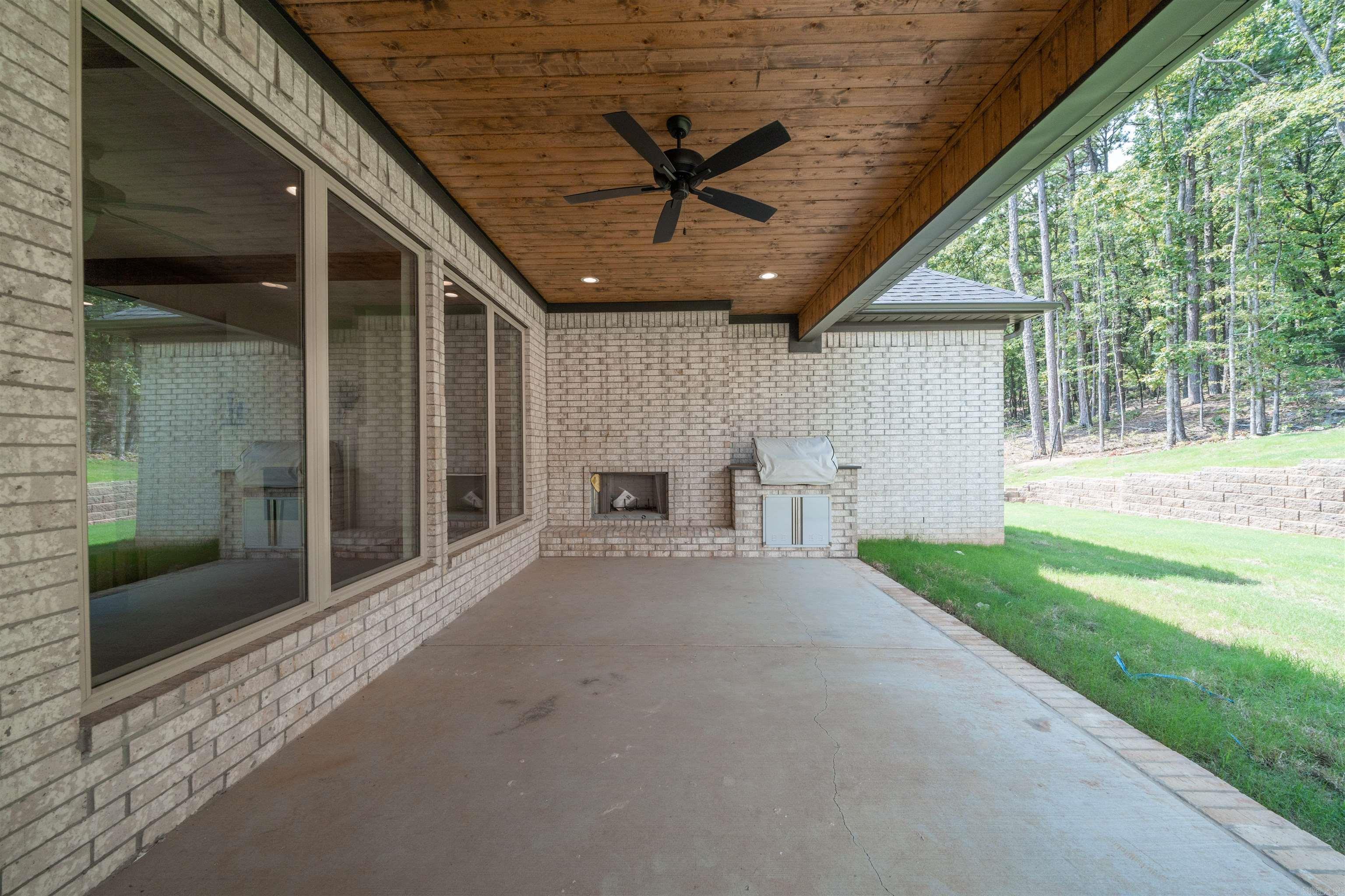 BEAR DEN ESTATES - Residential