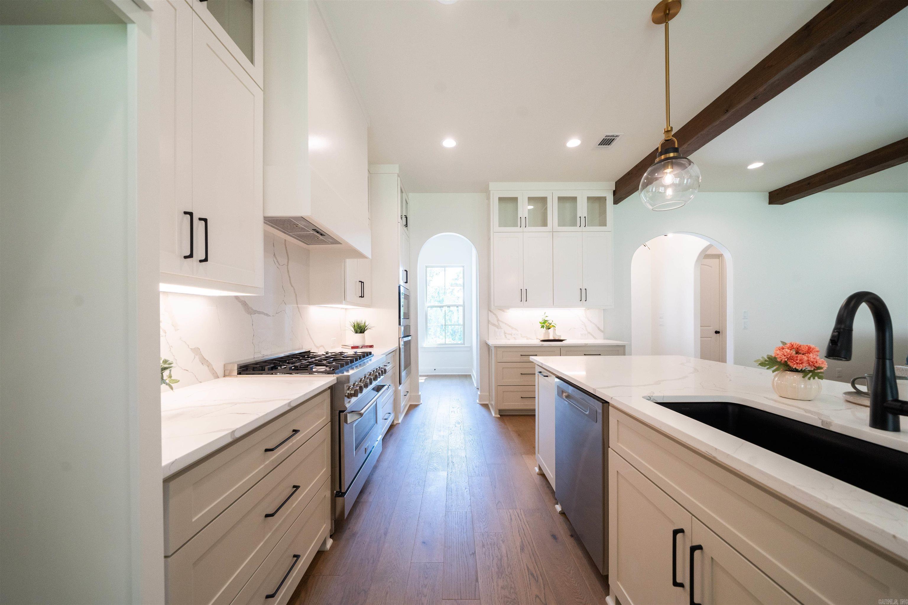 BEAR DEN ESTATES - Residential