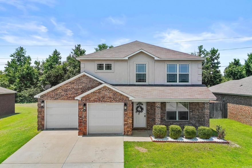 Discover your dream home in Sherwood! This beautifully maintained 3-bed, 2.5-bath gem in Trammel Estates offers modern upgrades, a spacious open floor plan, and a serene backyard perfect for entertaining. Enjoy proximity to top schools, parks, and Little Rock Air Force Base. Priced to sell in Sherwood’s hot market! Contact us for a private showing today!