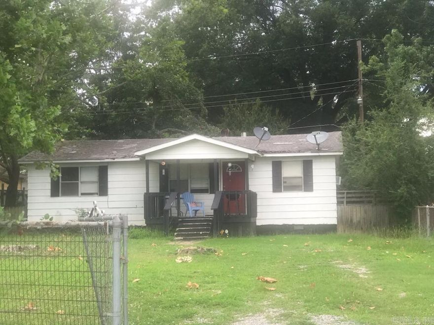 Great first home or Investment property. Well Maintained!  Sq footage is strictly approx.- not Measured!  There is NO SELLERS PROPERTY DISCLOSURE.  Property to be Sold "AS IS" Buyers are welcome to make all inspections.  Prior contract fell through due to buyer's financing.