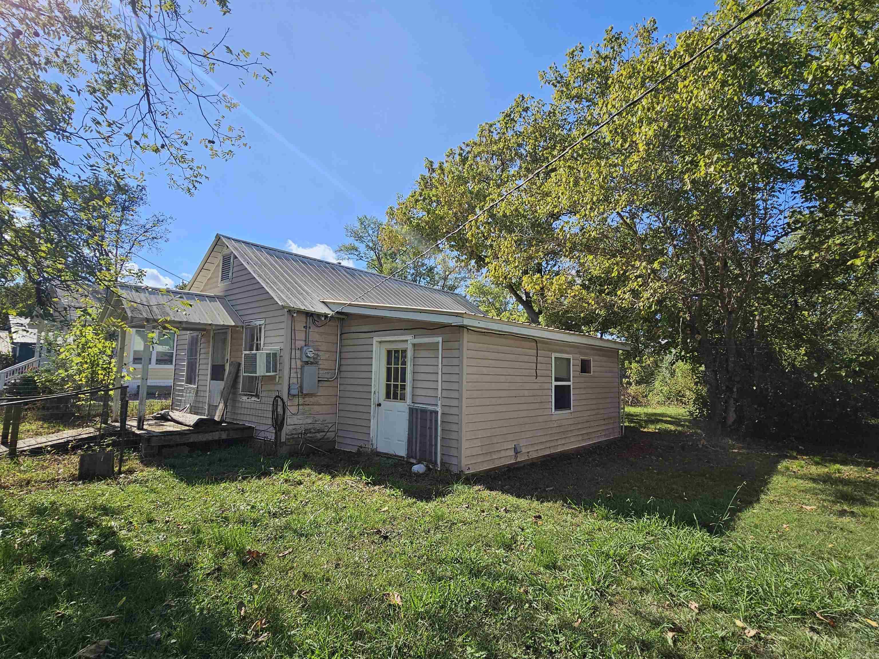Leslie Original Town - Residential