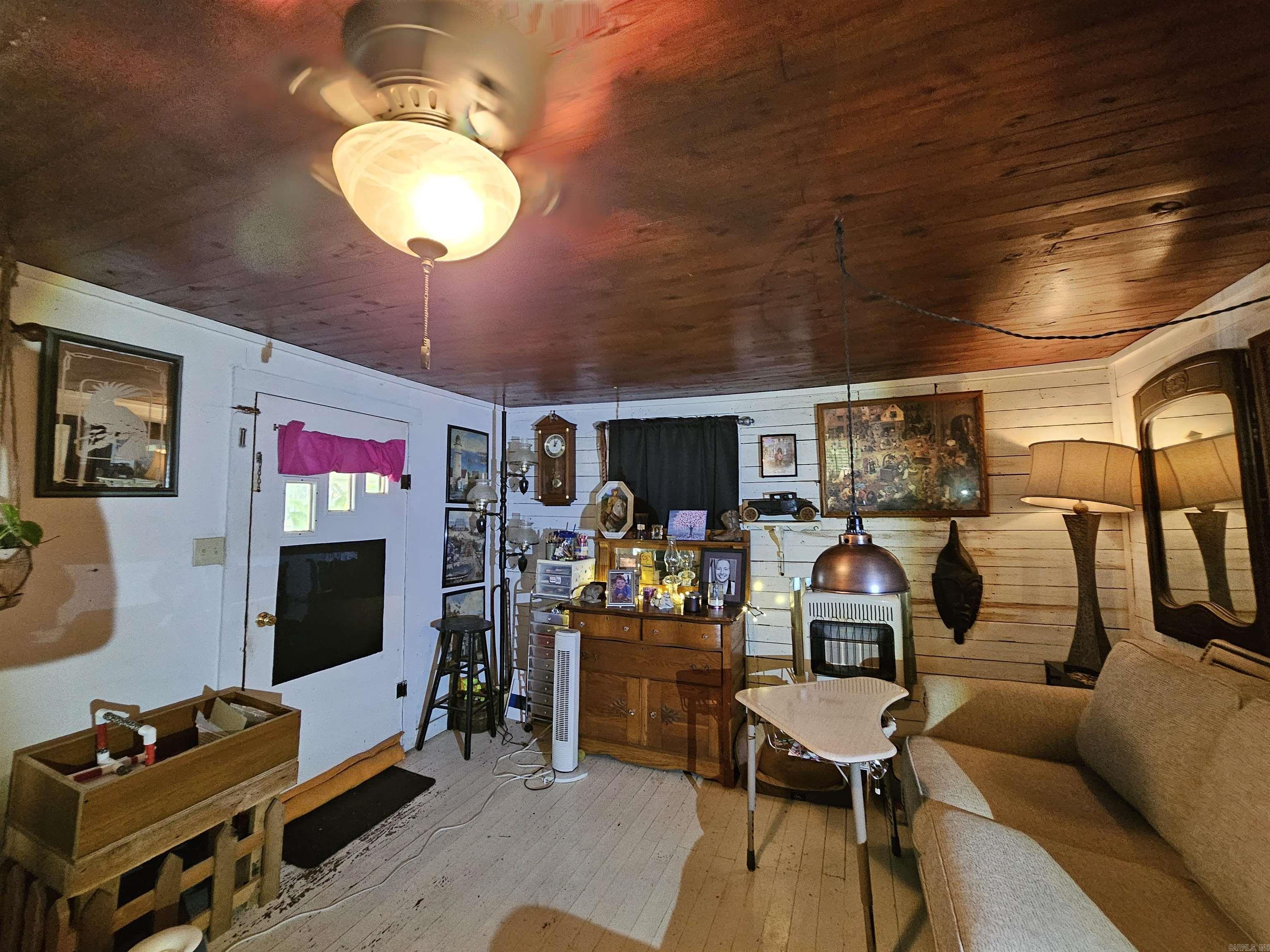 Leslie Original Town - Residential