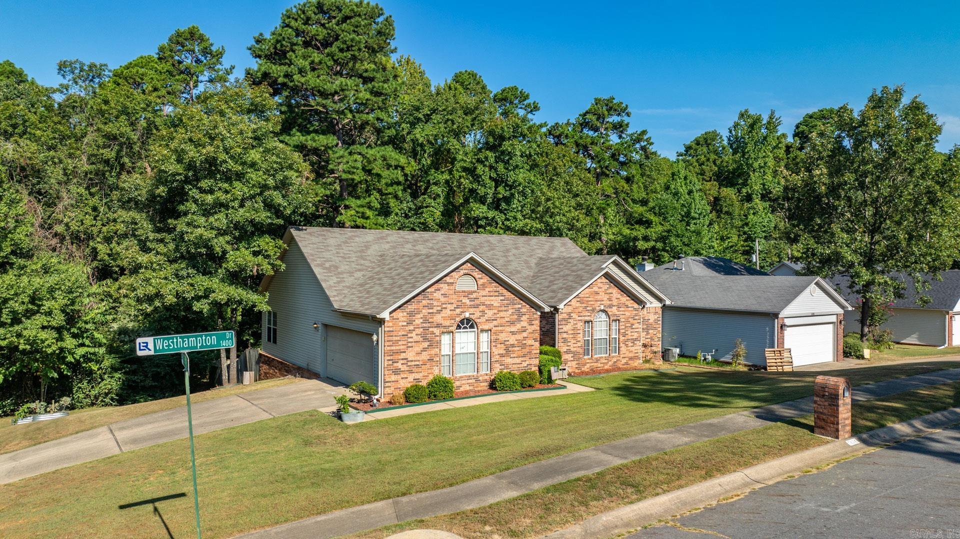 WESTHAMPTON - Residential