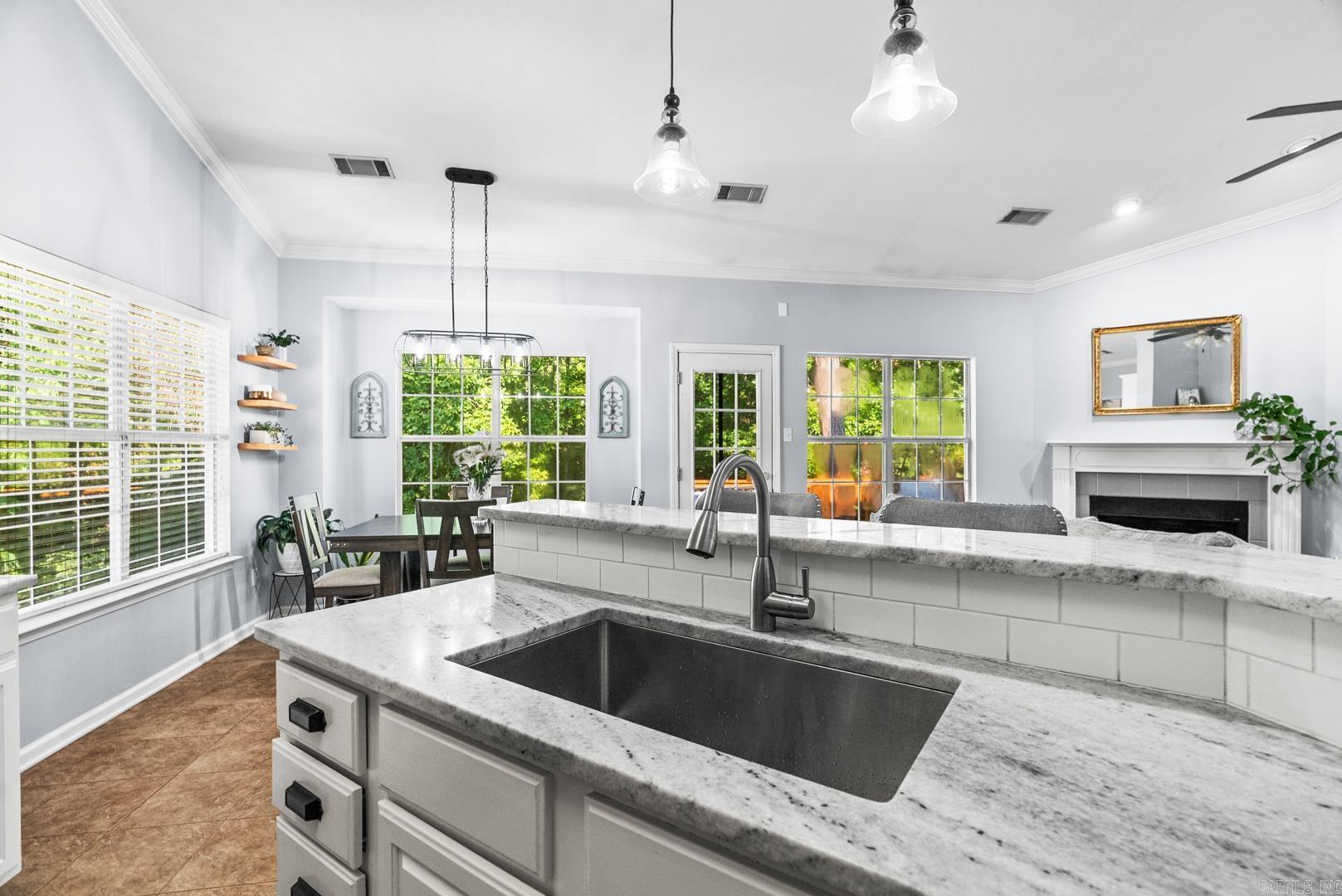 WESTHAMPTON - Residential