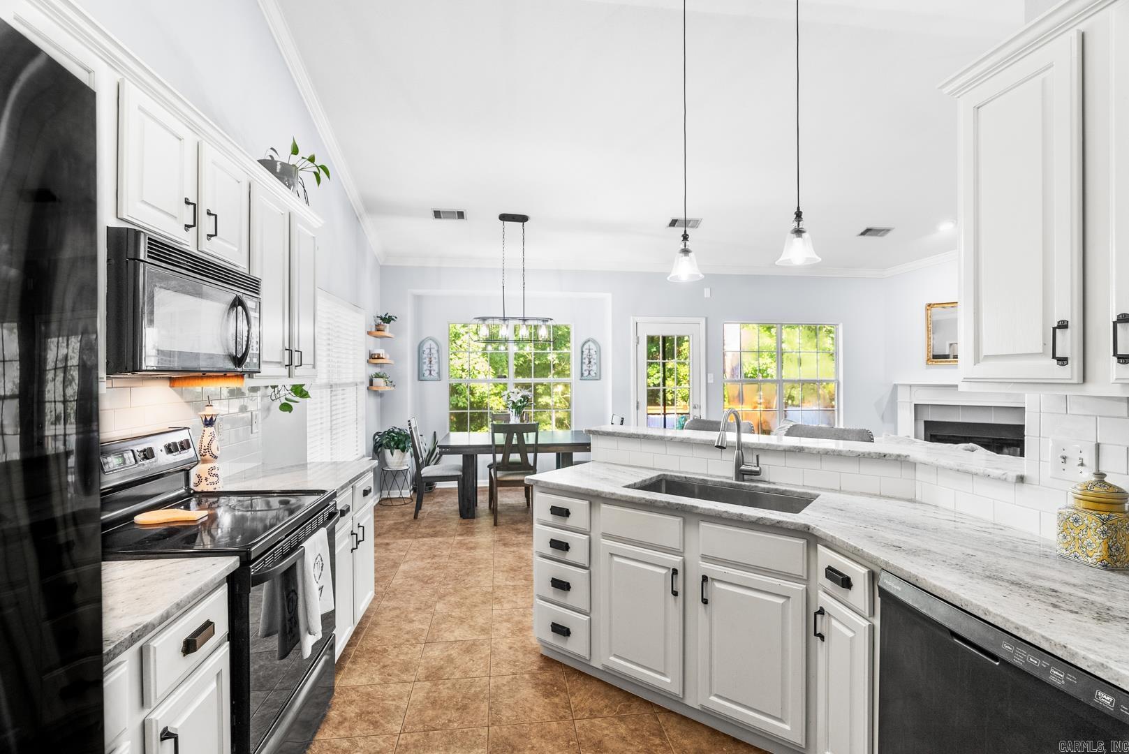 WESTHAMPTON - Residential