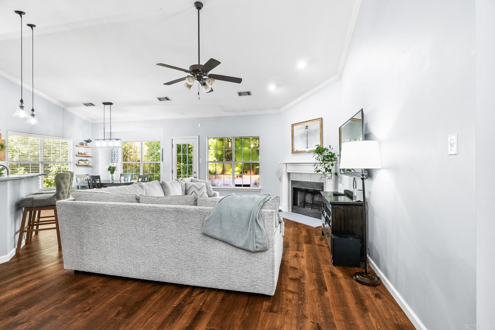 WESTHAMPTON - Residential