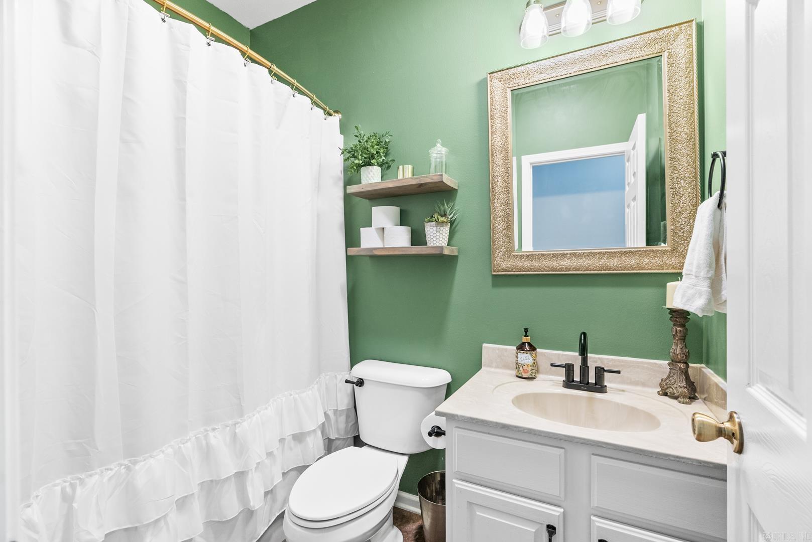 WESTHAMPTON - Residential