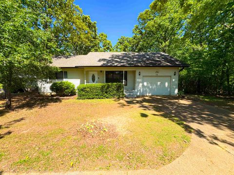 Photo of 16 Iroquois Drive, Cherokee Village, AR 72529 (MLS # 26015758)