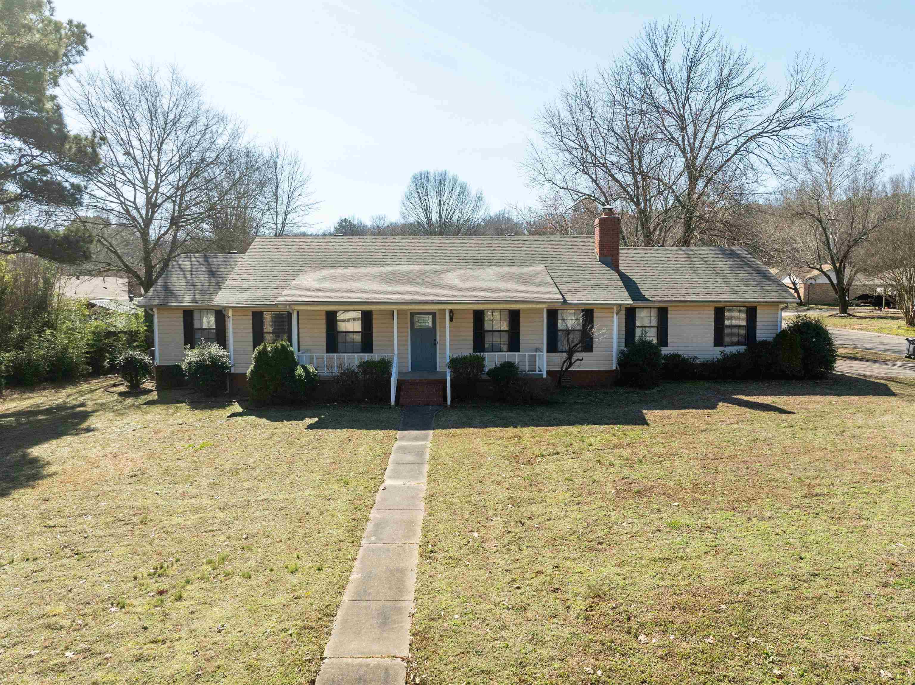 Discover this newly listed 3-bedroom, 2-bath home situated on a corner lot at 115 Cherokee Drive in Searcy, AR. This residence features an open floor plan, complete with a cozy fireplace and stainless steel appliances, and has been freshly painted. The roof was replaced in 2022. Conveniently located near Searcy’s state-of-the-art library, shopping centers, and healthcare facilities, this home is a must-see. Call today to arrange a tour!