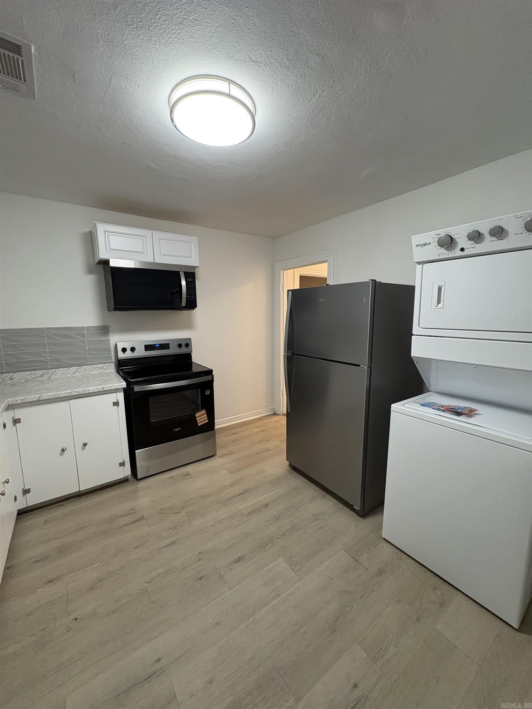 Moore & Penzel - Residential Lease