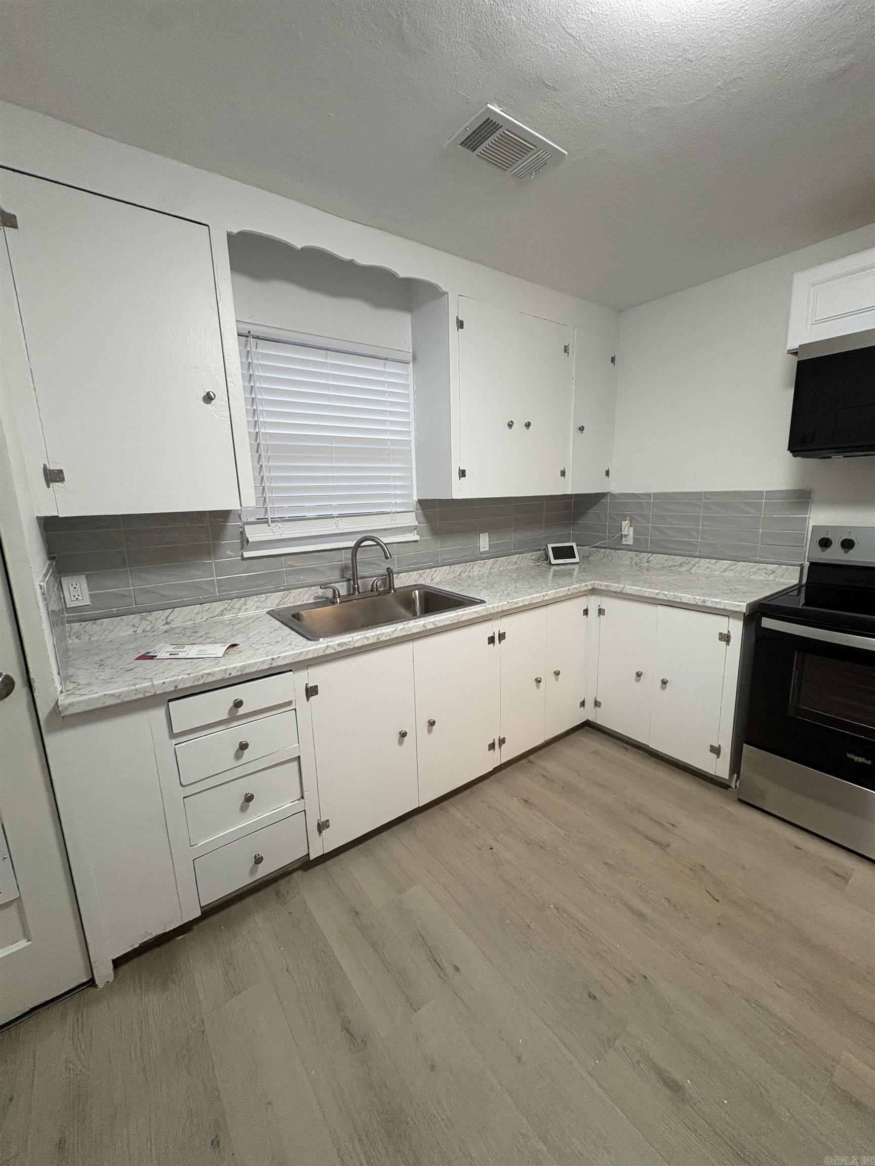 Moore & Penzel - Residential Lease