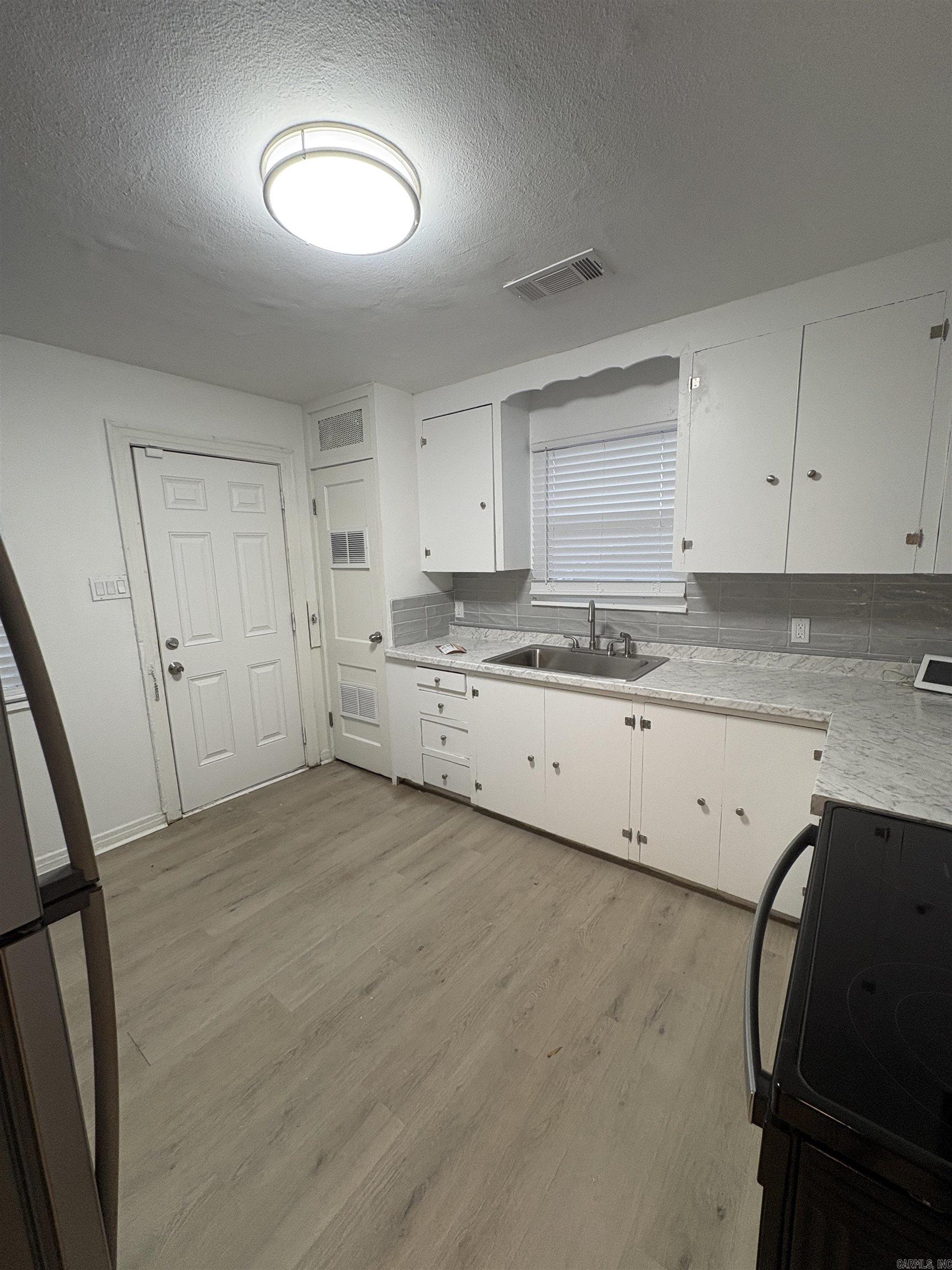 Moore & Penzel - Residential Lease