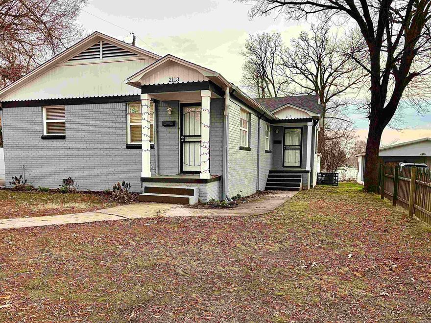 Small Pets Only deposit $75 and $25 monthly fee  This charming newly renovated duplex offers two bedroom & one bath home living. Brand new kitchen with all new appliances.  Enjoy an granite Kitchen countertops, Microwave stove combo, updated bathroom, and redone new flooring all the way through. Enjoy Washer & Dryer combo in home. No Lanudry mat needed. https://apply.link/JQgiN3s