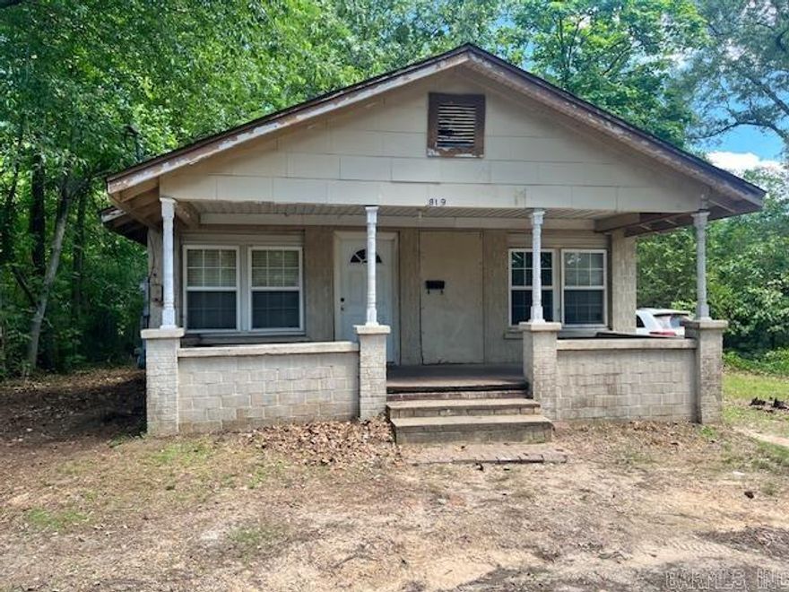 Great opportunity for a fixer-upper or investment property in the heart of Malvern.  New water heater and plumbing in 2023, large front porch and storage building in back yard.  Property to be sold as-is. Call to see it today!