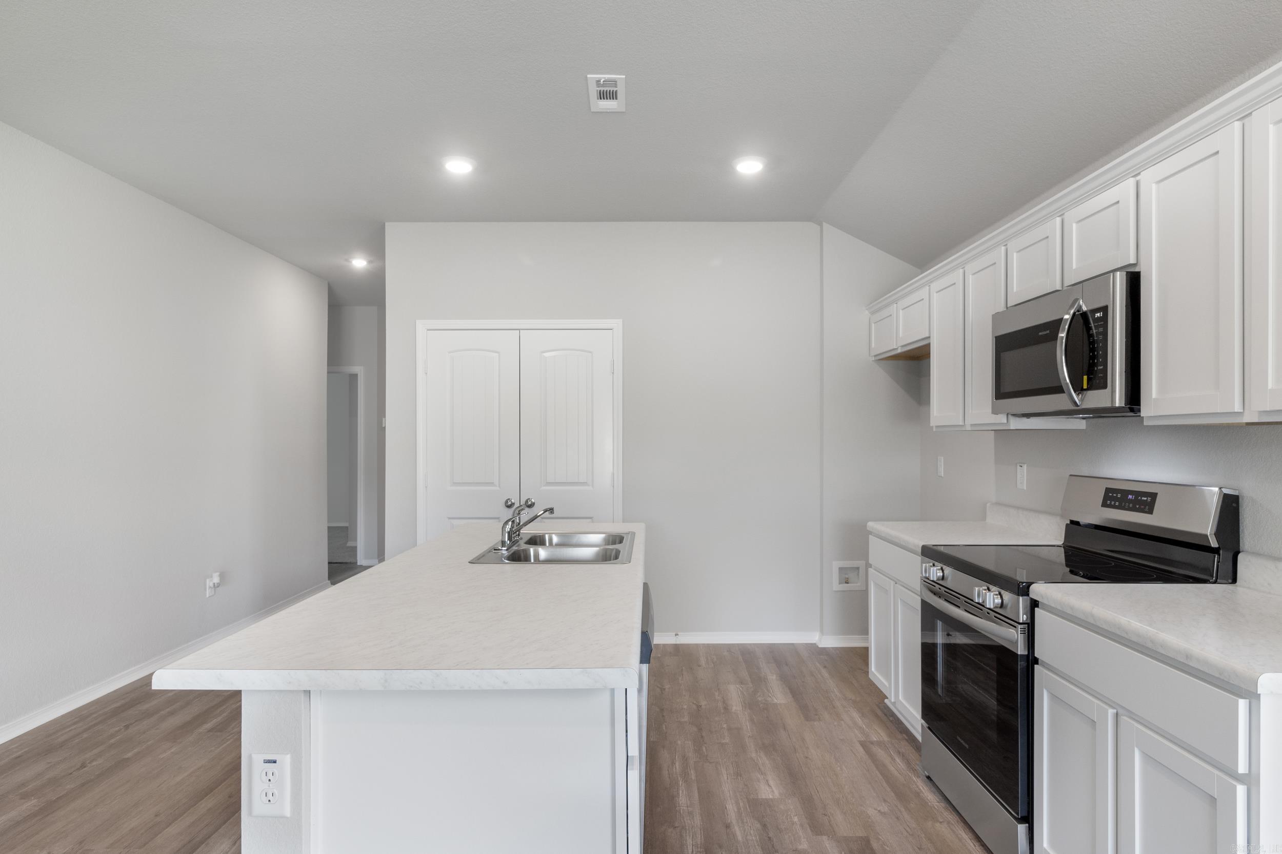 COUNTRY CLUB OF ARK THE - Residential