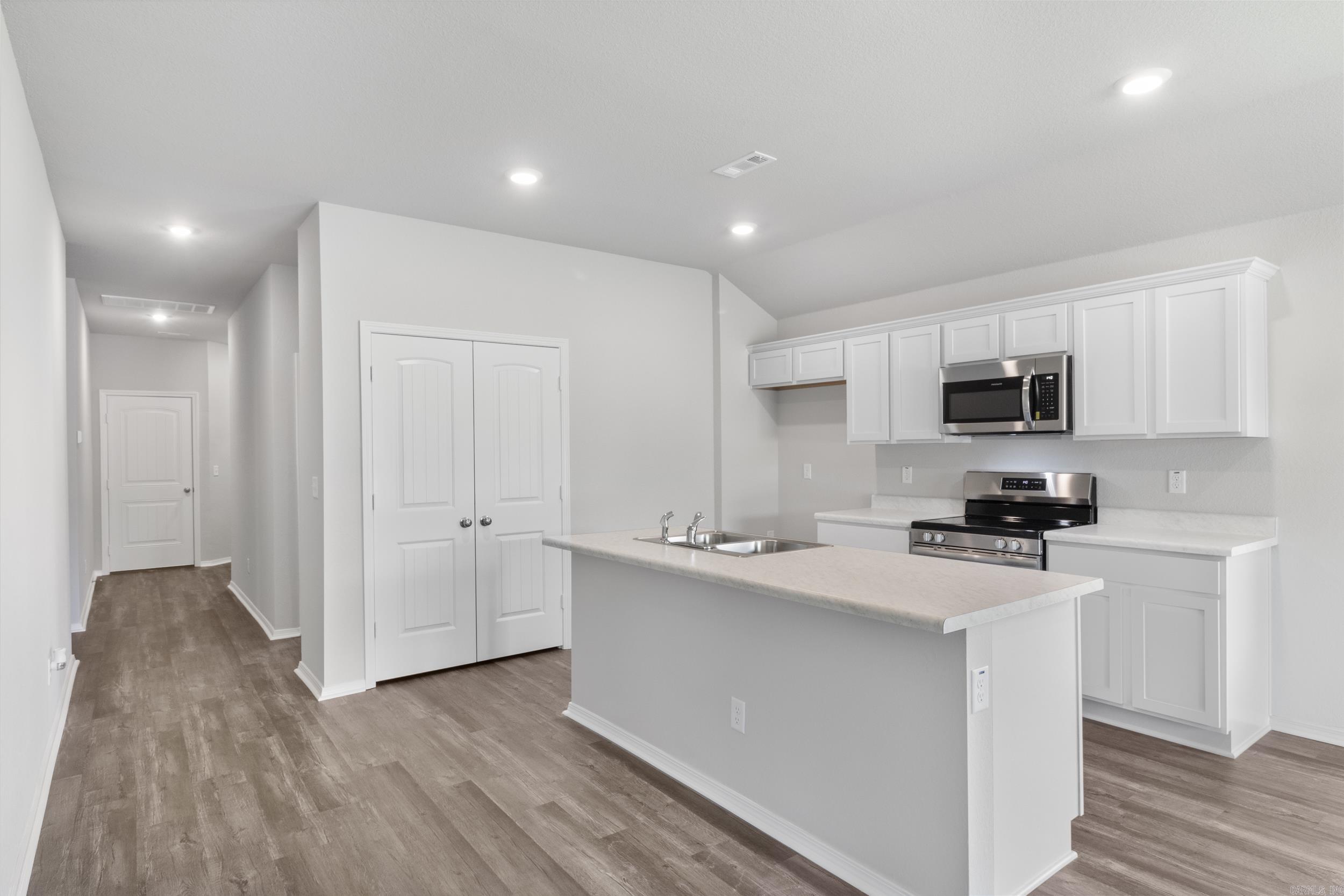 COUNTRY CLUB OF ARK THE - Residential