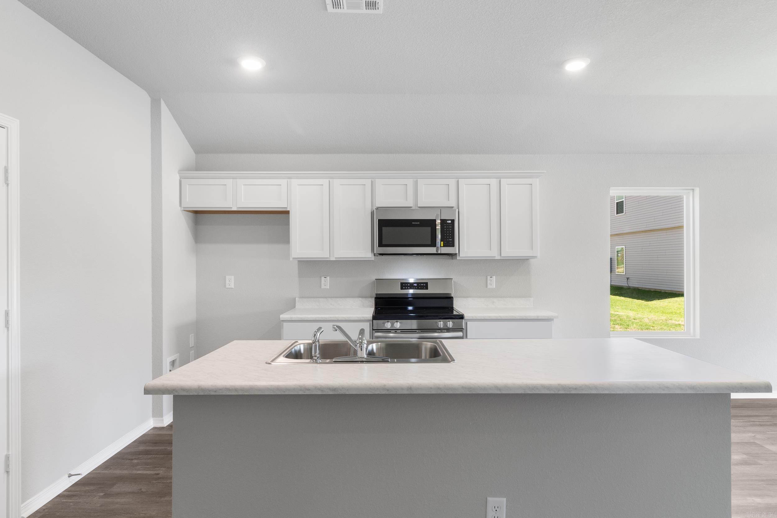 COUNTRY CLUB OF ARK THE - Residential