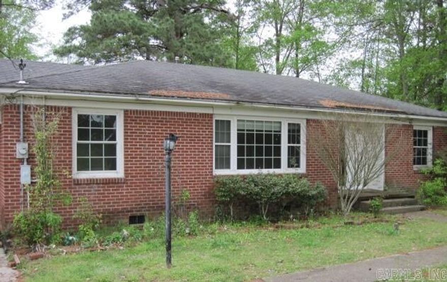 Give me a call (Todd Whatley 870-314-9219) for a showing of this 3 bedroom 1 bath brick home located on the edge of town in Camden Arkansas. This has a little over 0.5 acre lot.    IMPORTANT  ALL OFFERS FOR THIS PROPERTY MUST BE SUBMITTED VIA THE WWW.RES.NET AGENT PORTAL. OFFERS WILL NOT BE CONSIDERED IF SUBMITTED BY ANY OTHER METHOD.