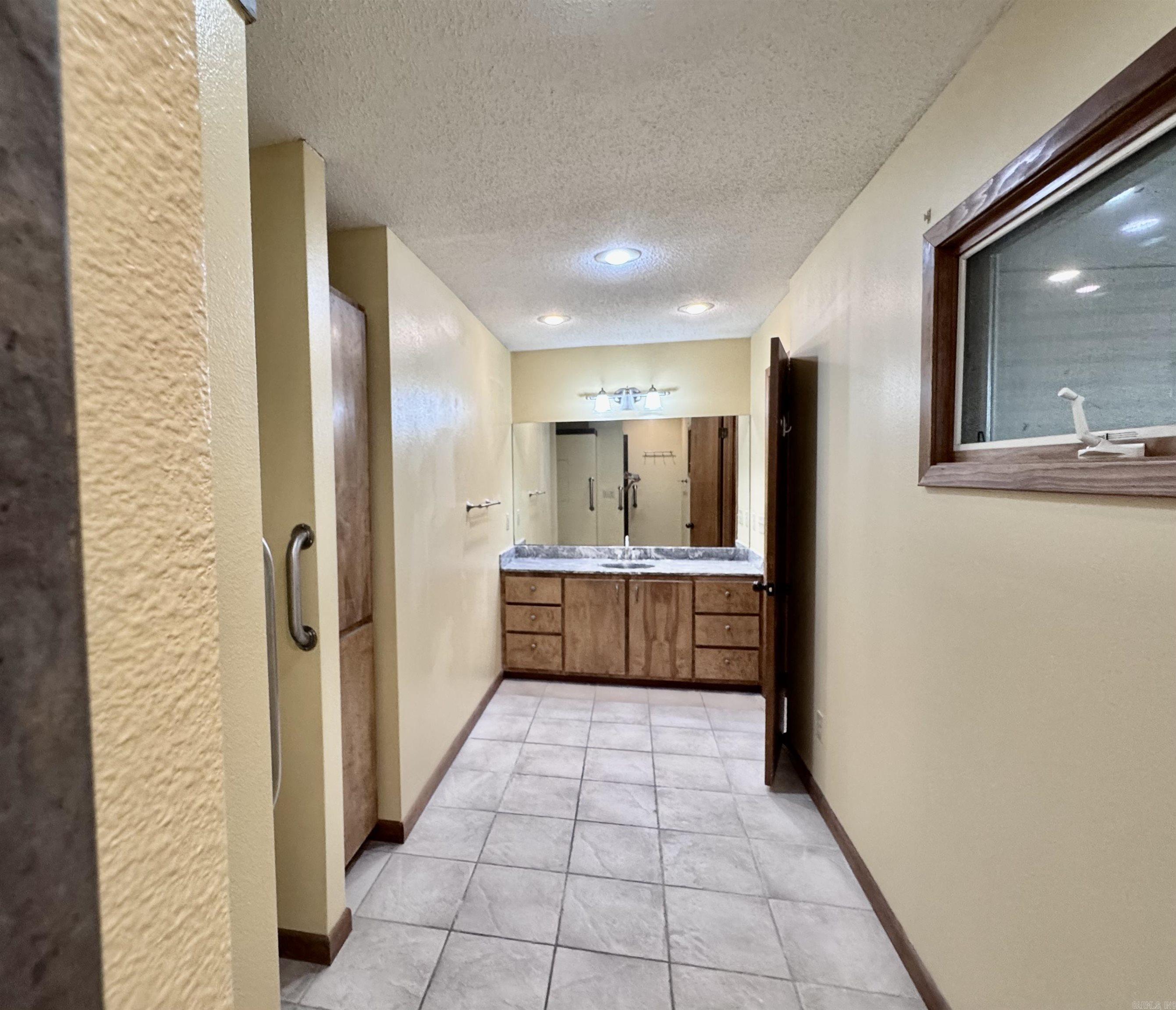 WOODLAND BLUFF - Residential