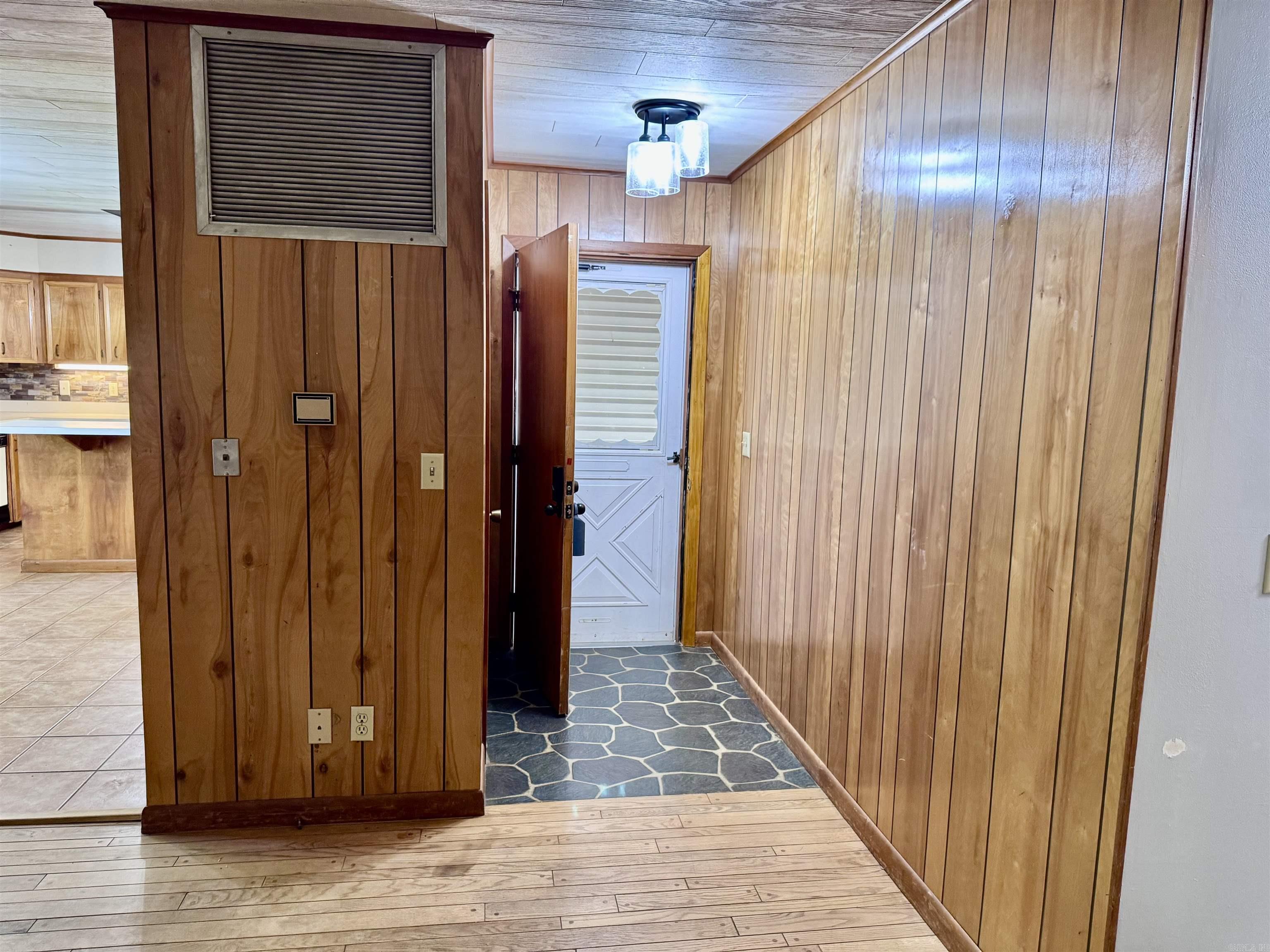 WOODLAND BLUFF - Residential