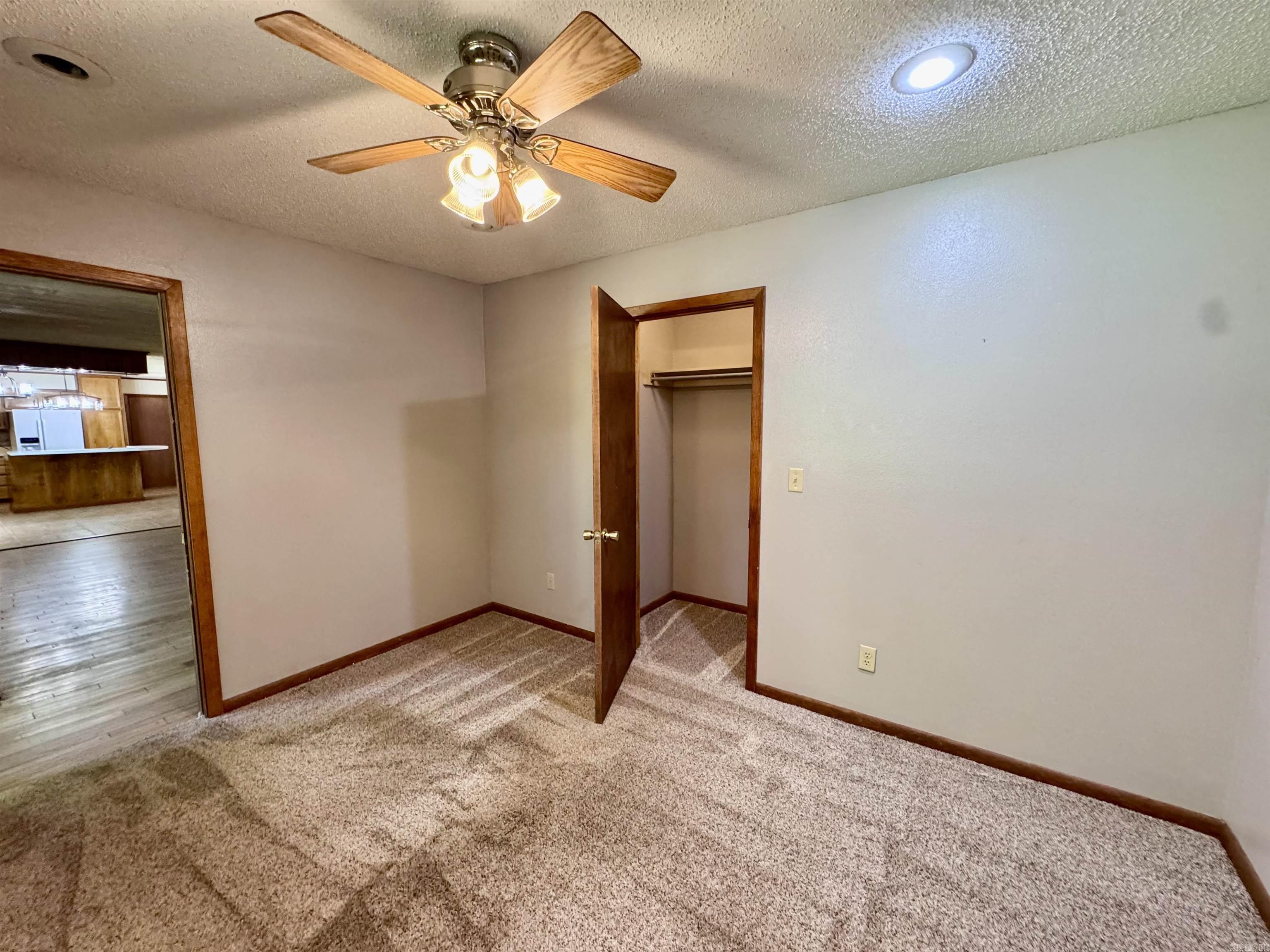 WOODLAND BLUFF - Residential