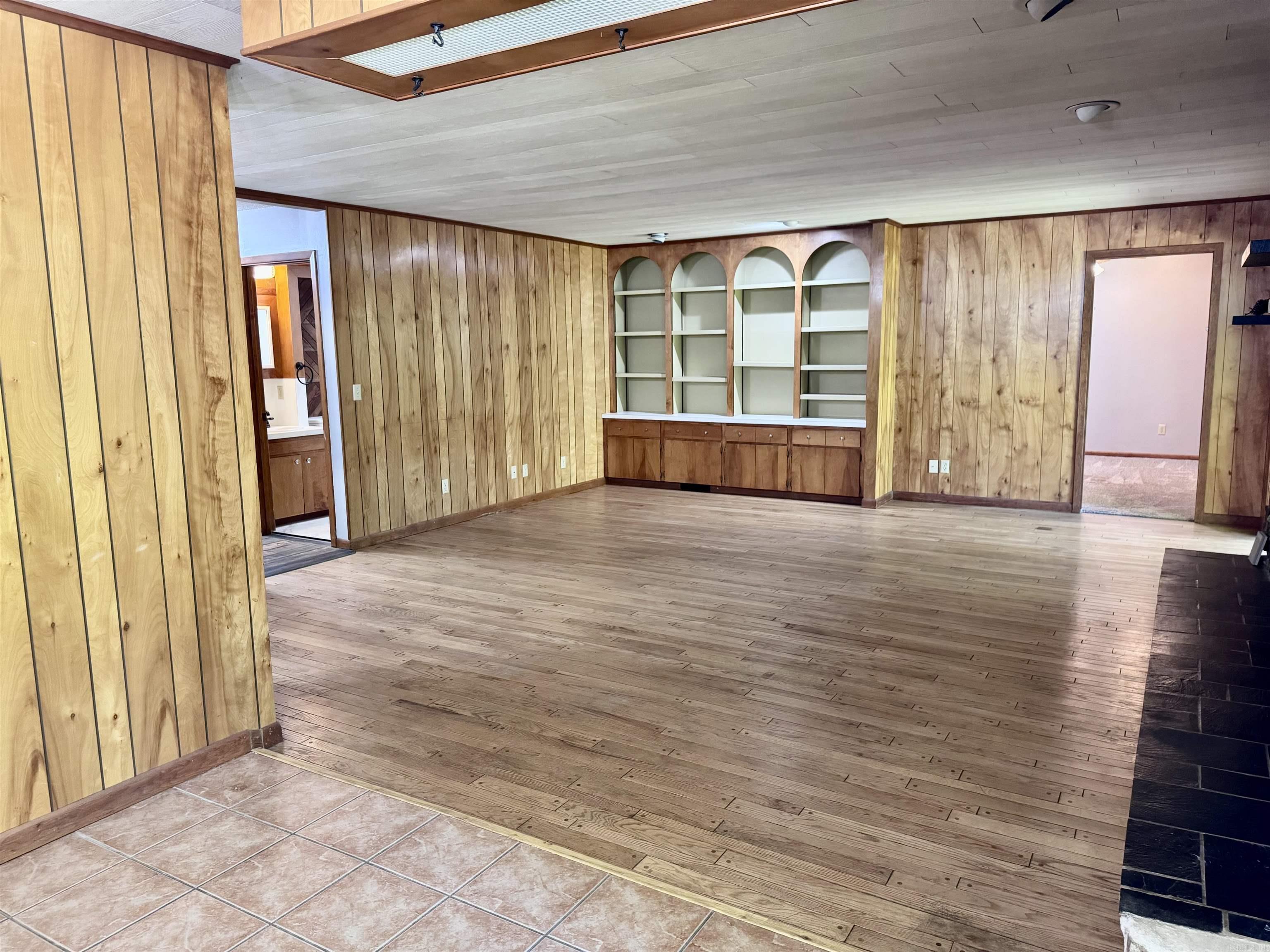 WOODLAND BLUFF - Residential