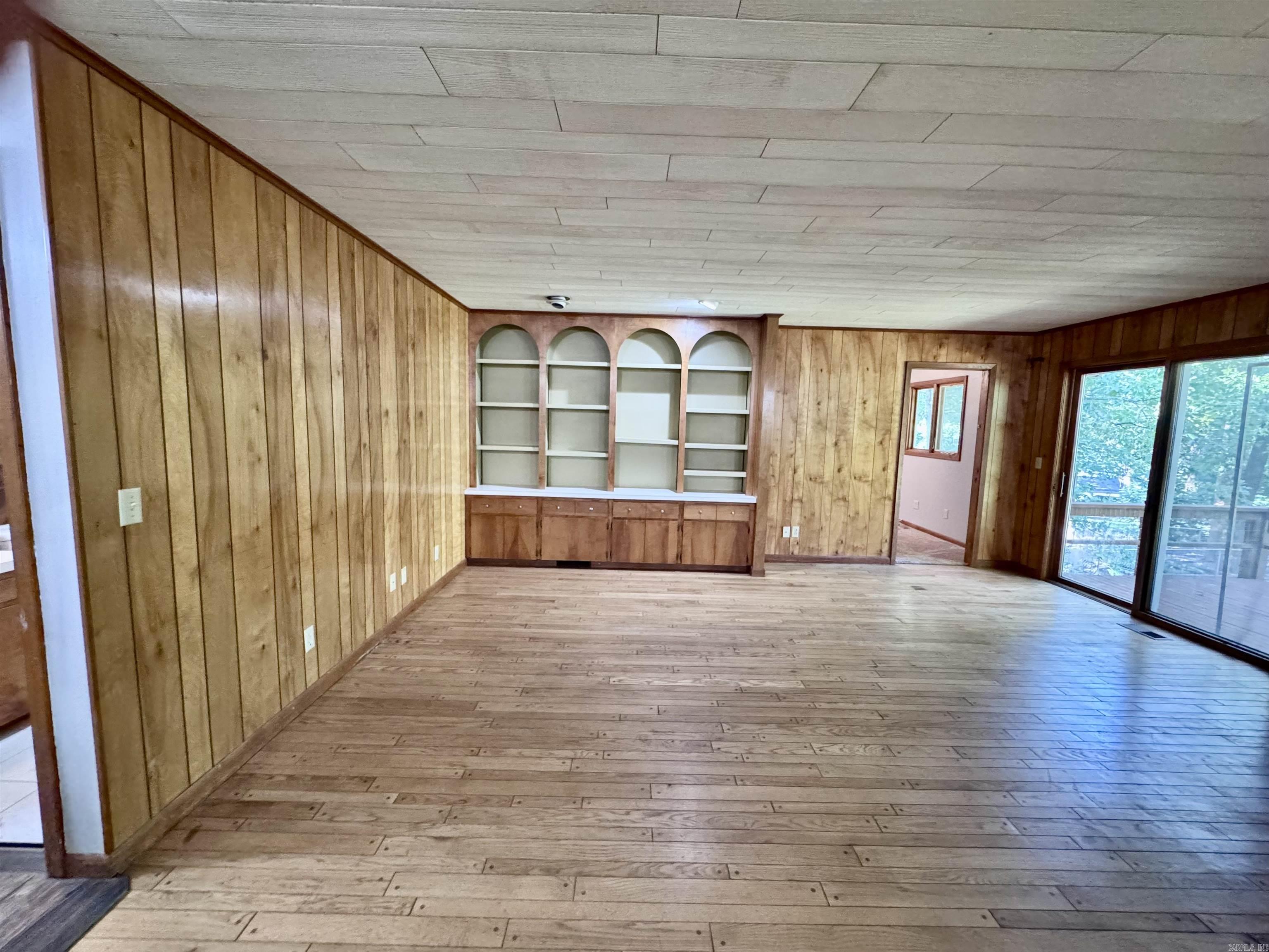 WOODLAND BLUFF - Residential