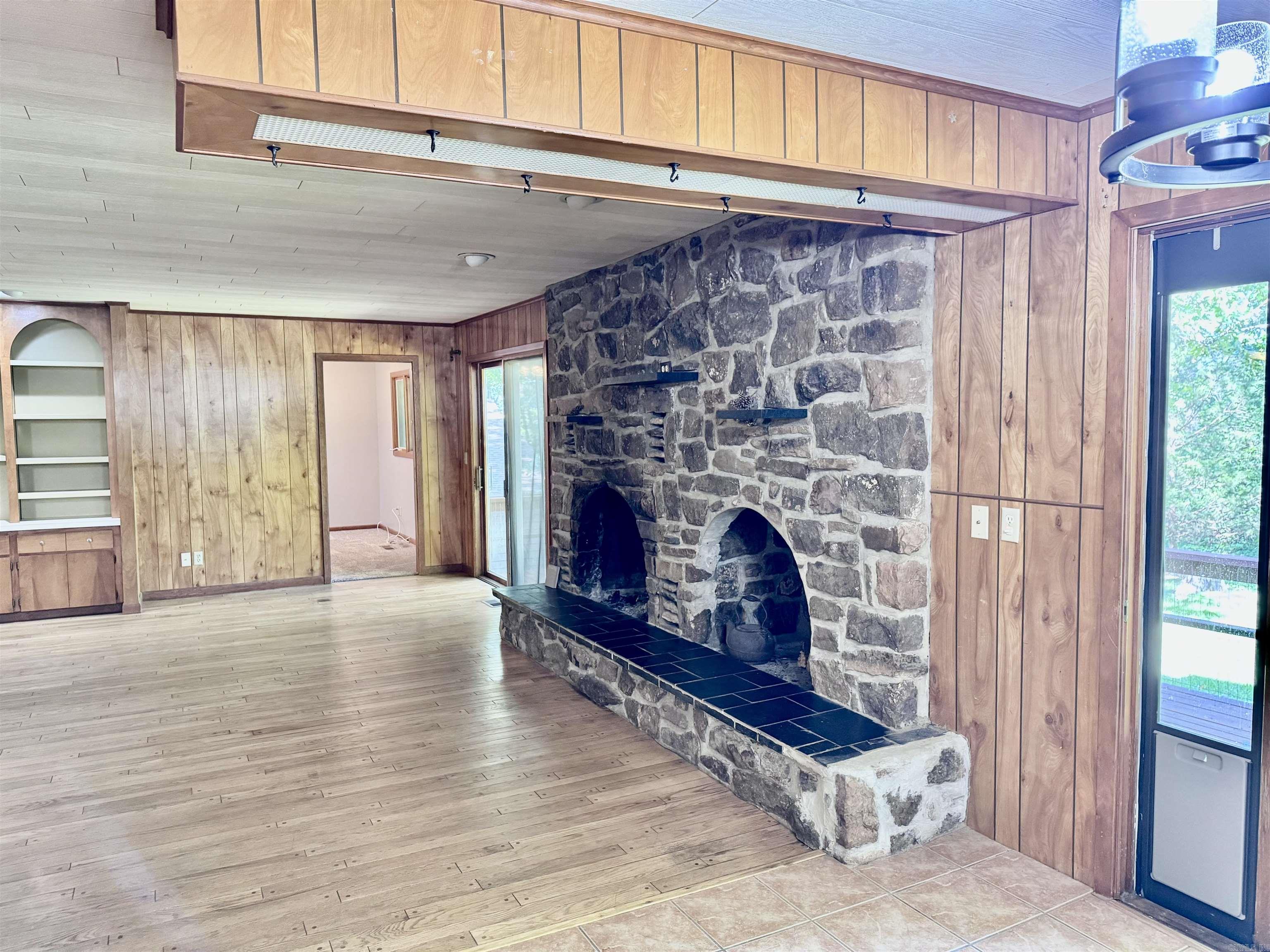 WOODLAND BLUFF - Residential
