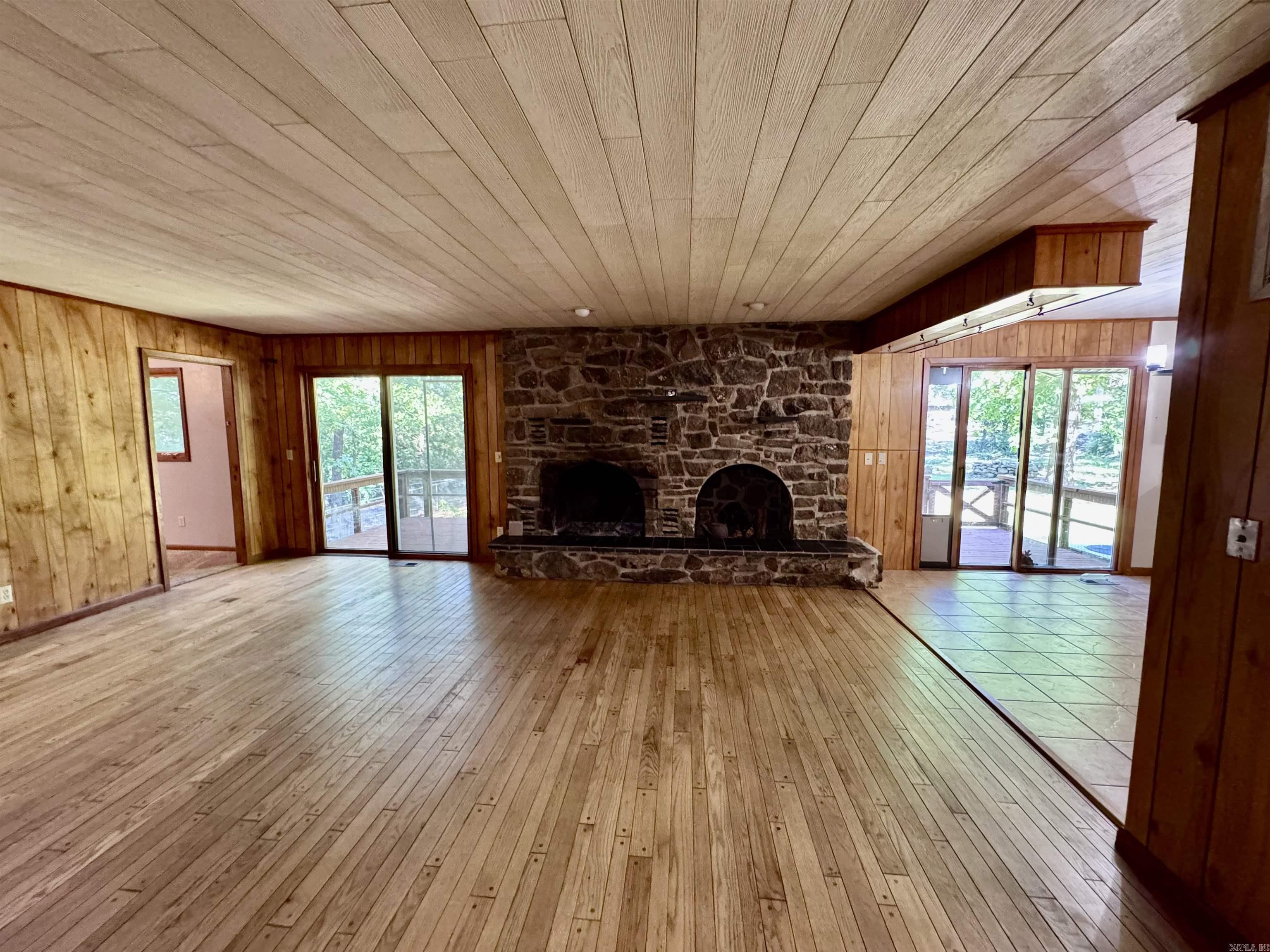 WOODLAND BLUFF - Residential