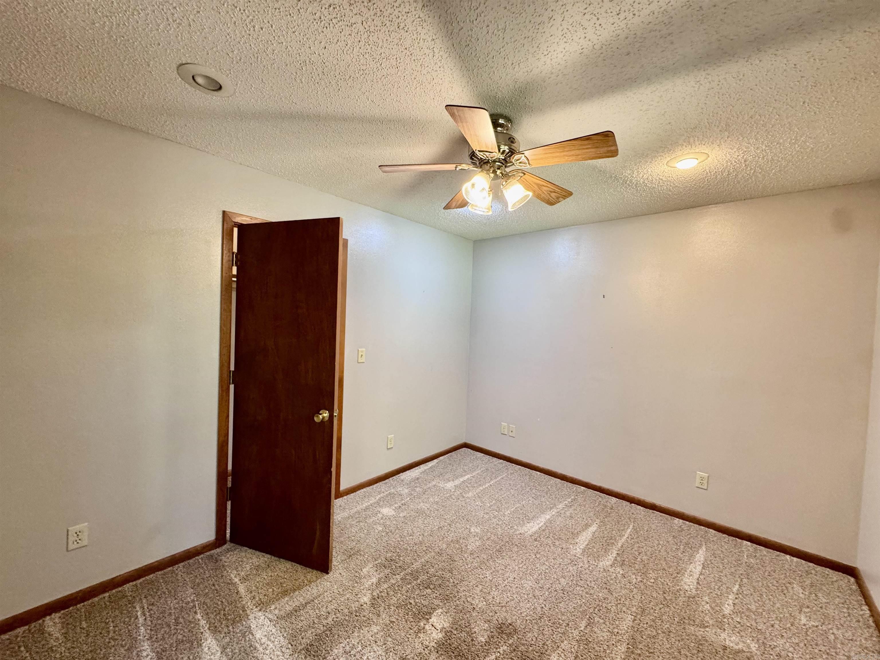 WOODLAND BLUFF - Residential