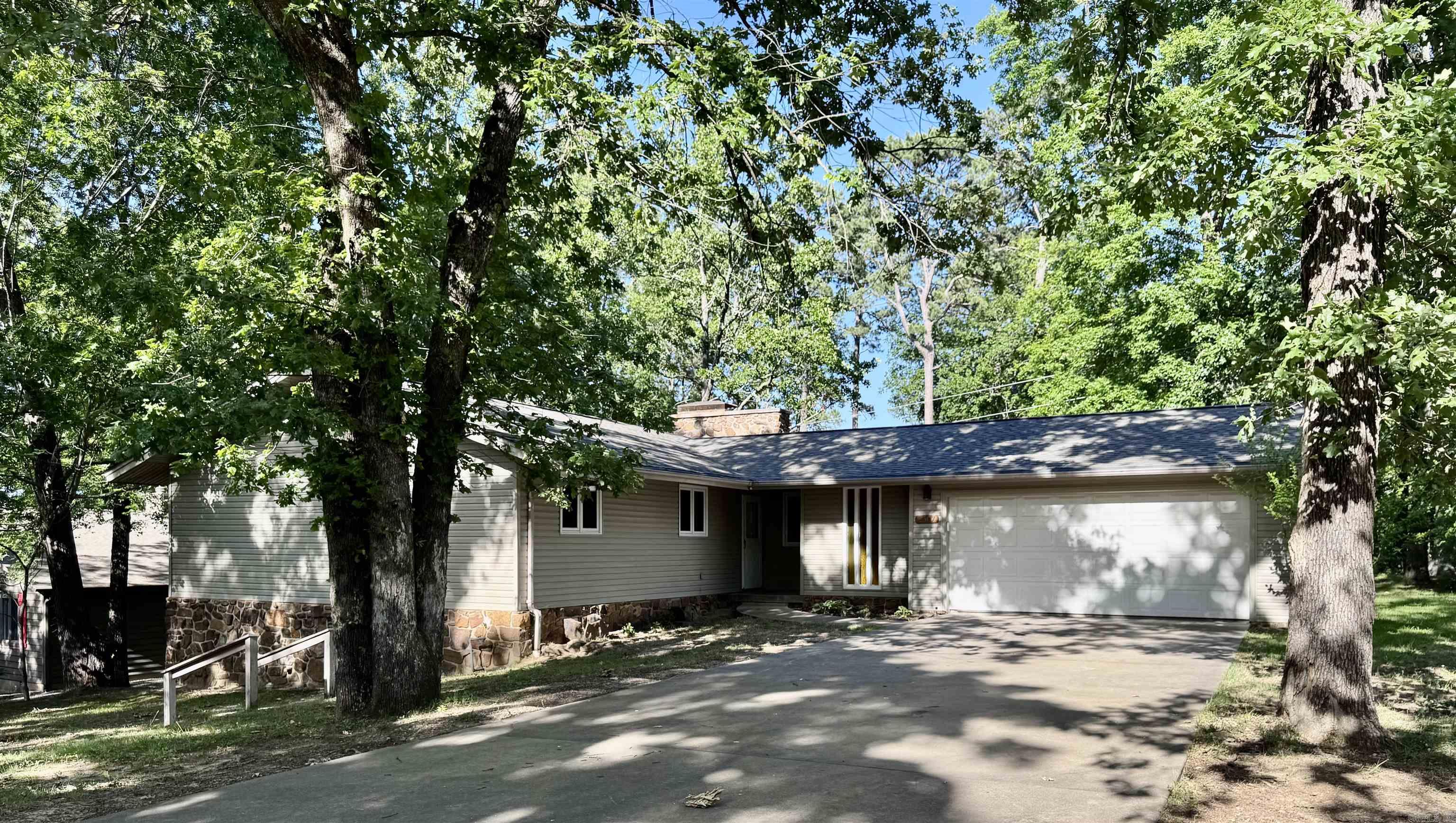 WOODLAND BLUFF - Residential