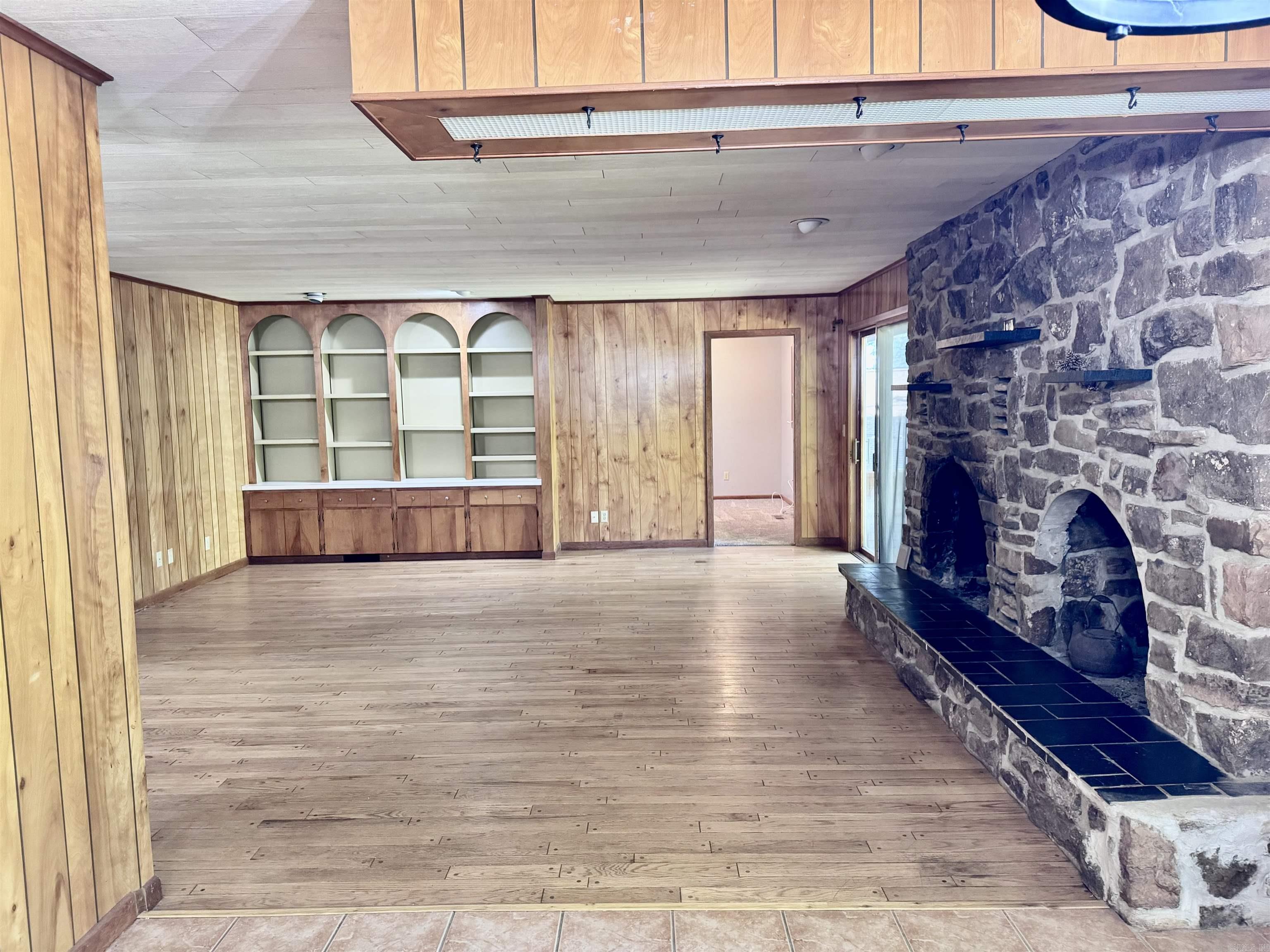 WOODLAND BLUFF - Residential