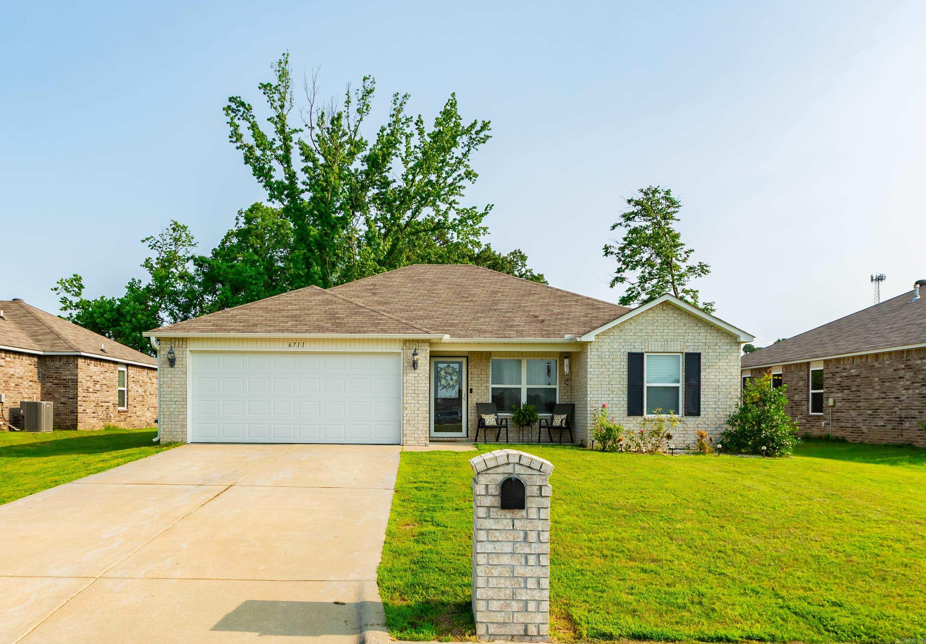 This beautiful brick home has LVP in Living and wet areas, Double vanity in Master bath, Stainless steel appliances, Can lights in Living area. Trammel Estates is a beautiful well-established neighborhood. It's minutes away from dining, shopping and entertainment. Lisa Academy North and the Little Rock Air Force Base are minutes away.Call to schedule your showing today.