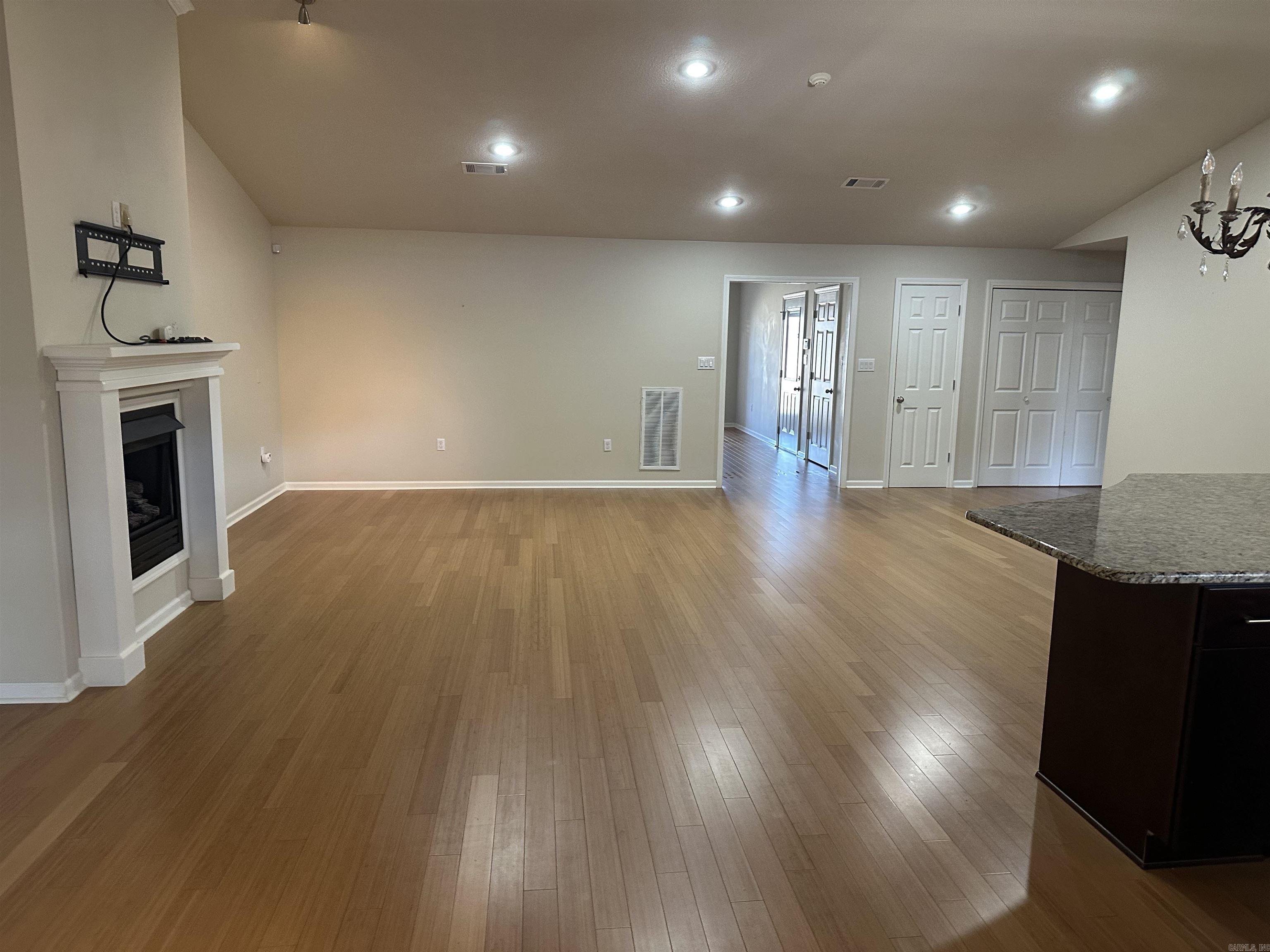 ENCLAVE - Residential