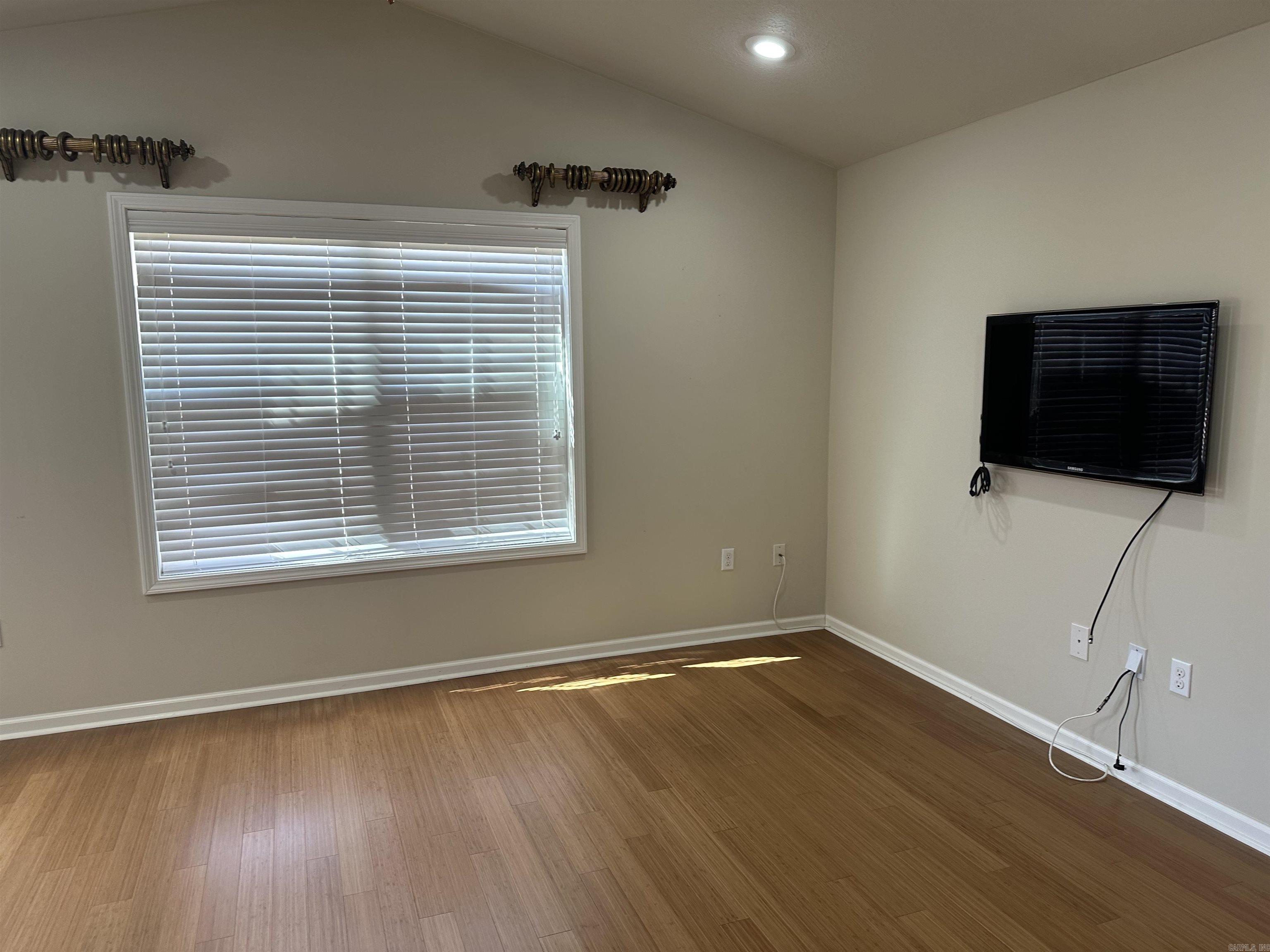 ENCLAVE - Residential