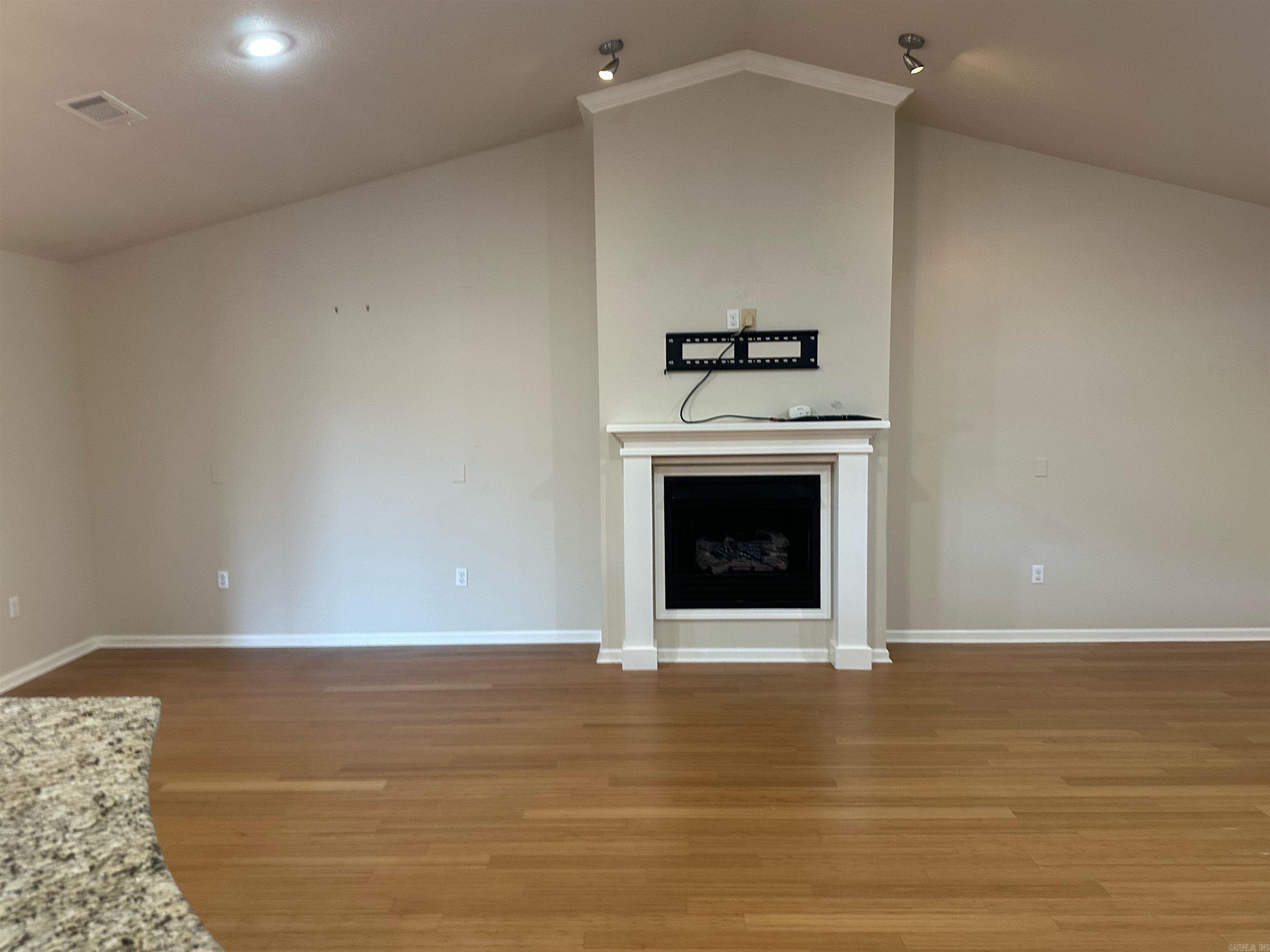 ENCLAVE - Residential