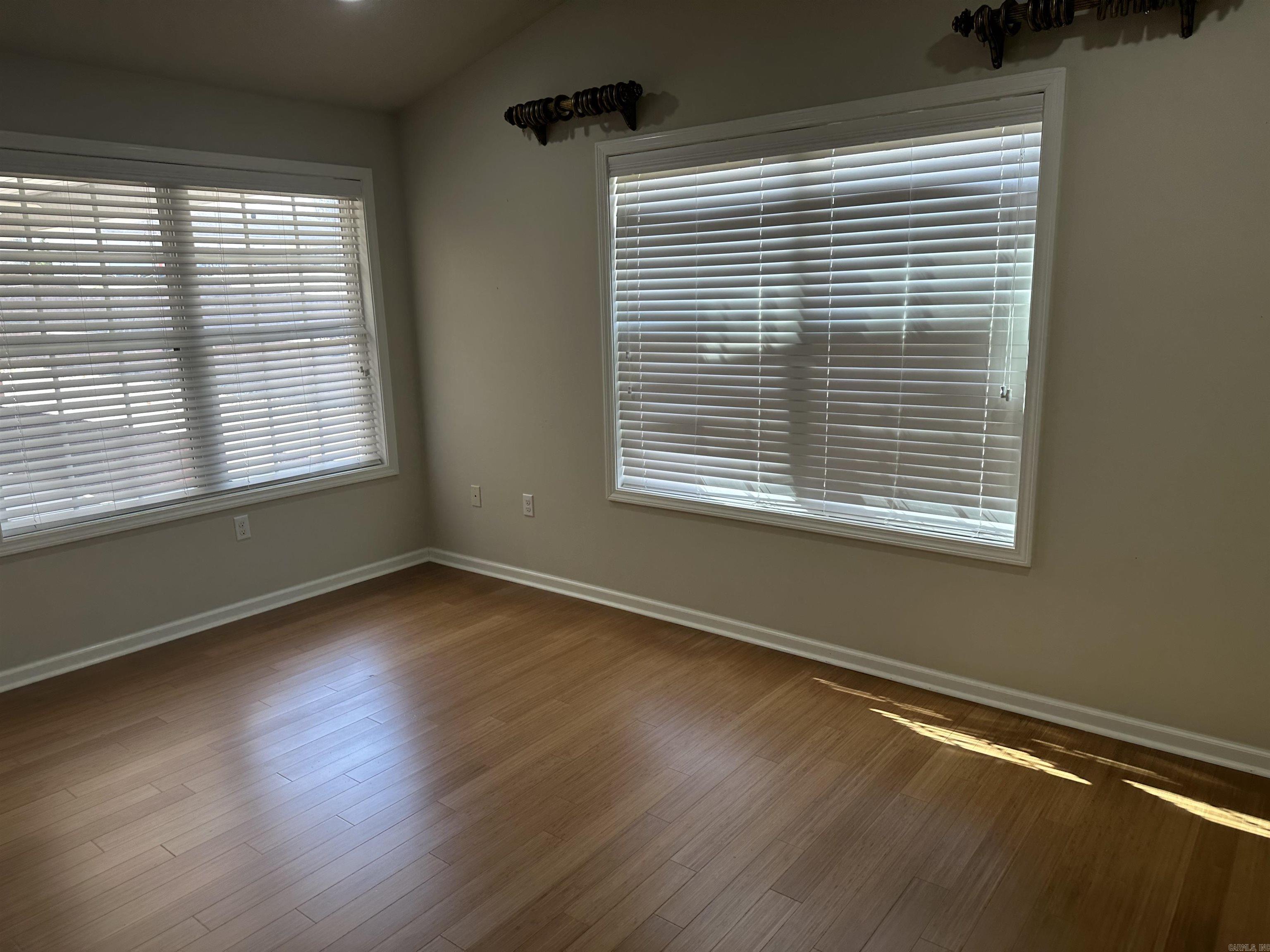 ENCLAVE - Residential