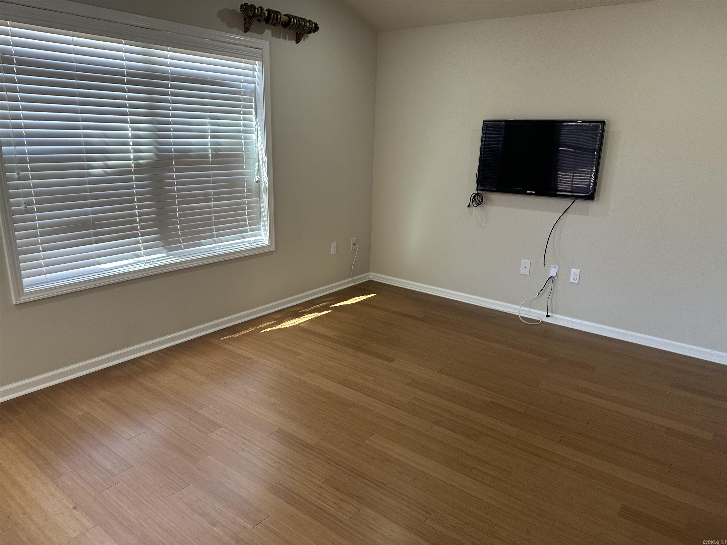 ENCLAVE - Residential