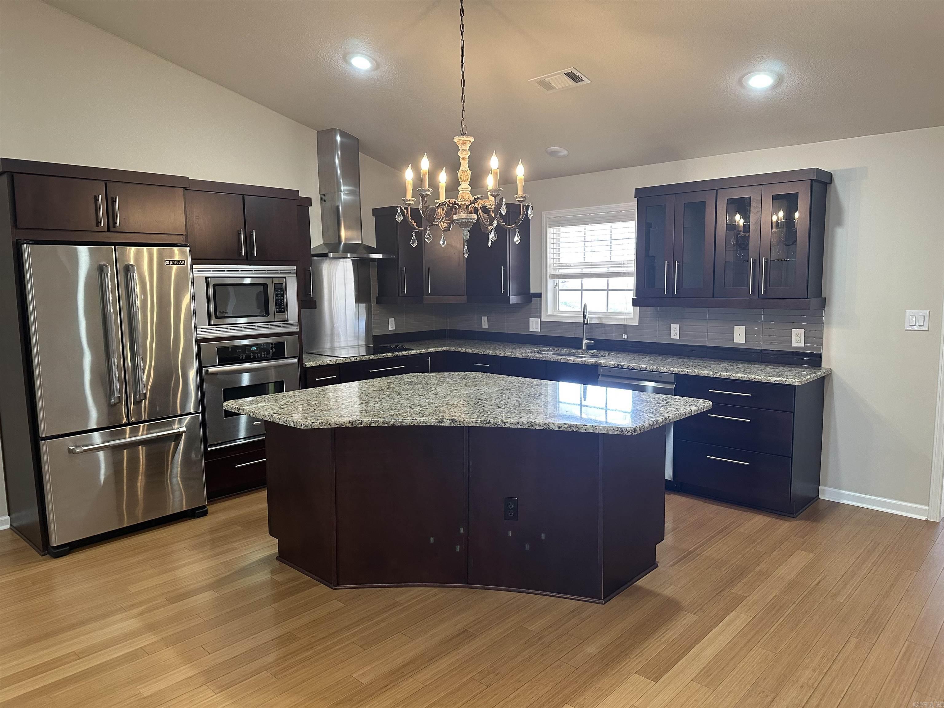 ENCLAVE - Residential