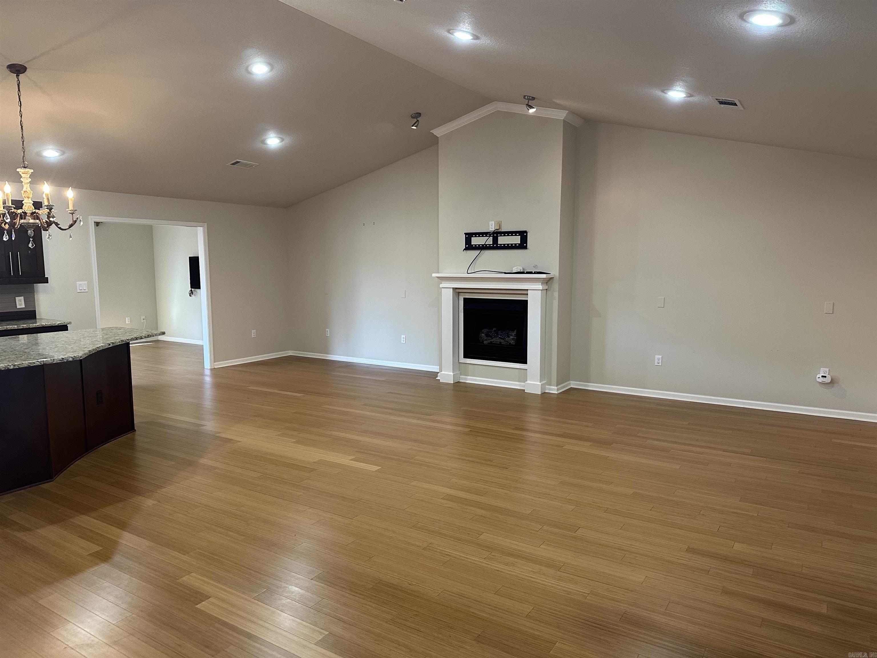 ENCLAVE - Residential
