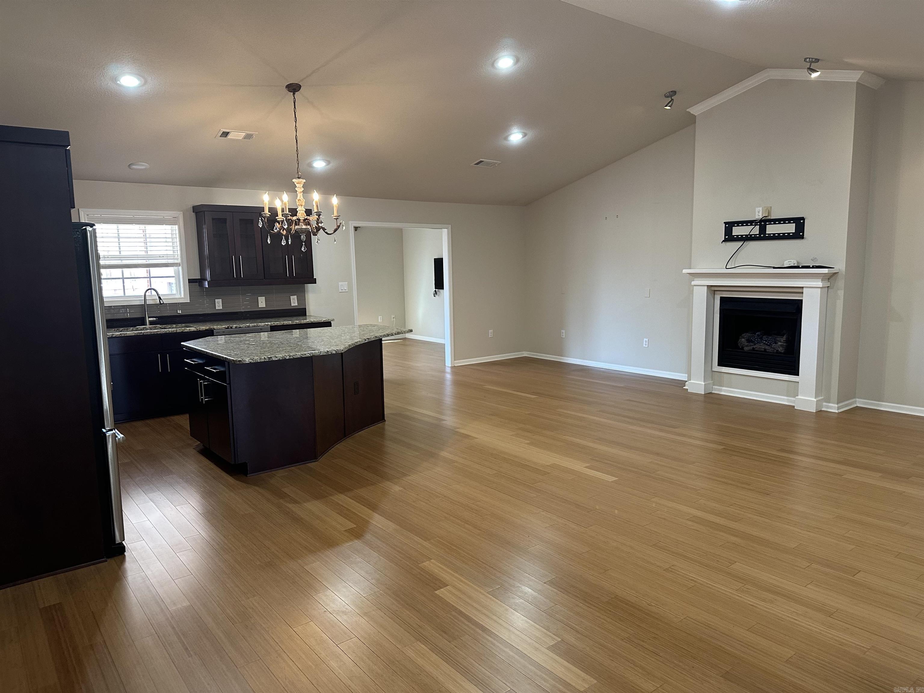 ENCLAVE - Residential