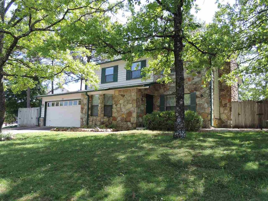 Spacious home in Diamond Pointe, over-sized family room with new floors and rock wood-burning fireplace, galley style kitchen with two pantries, bay window in breakfast area, downstairs bedroom with full bath (could be in-law quarters), 2 new HVAC Trane units (15 SEER) with programmable thermostats, new garage door opener, new stainless steel dishwasher, 2 inch blinds, fully fenced yard, and much more..