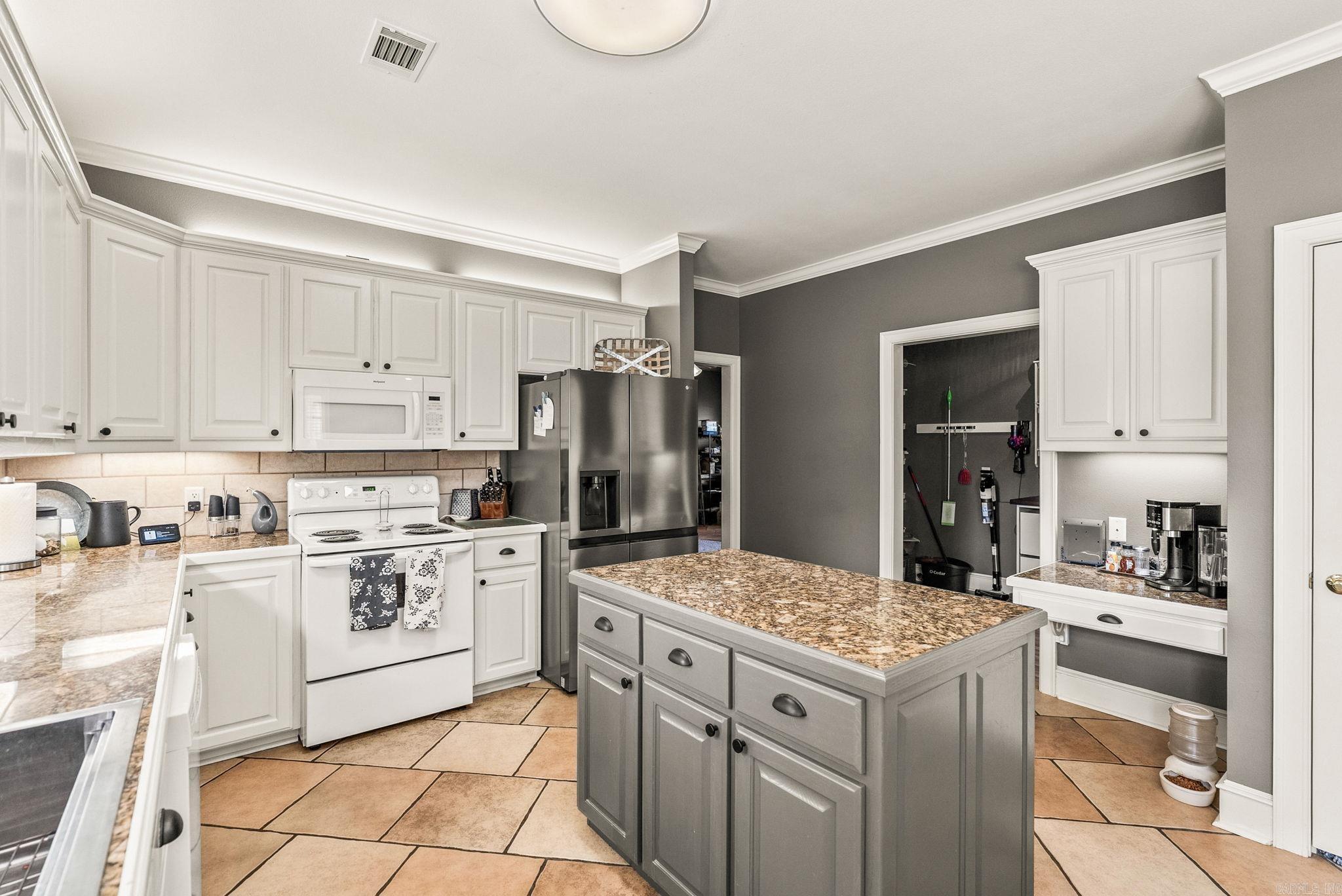 WOODLAND SPRINGS - Residential