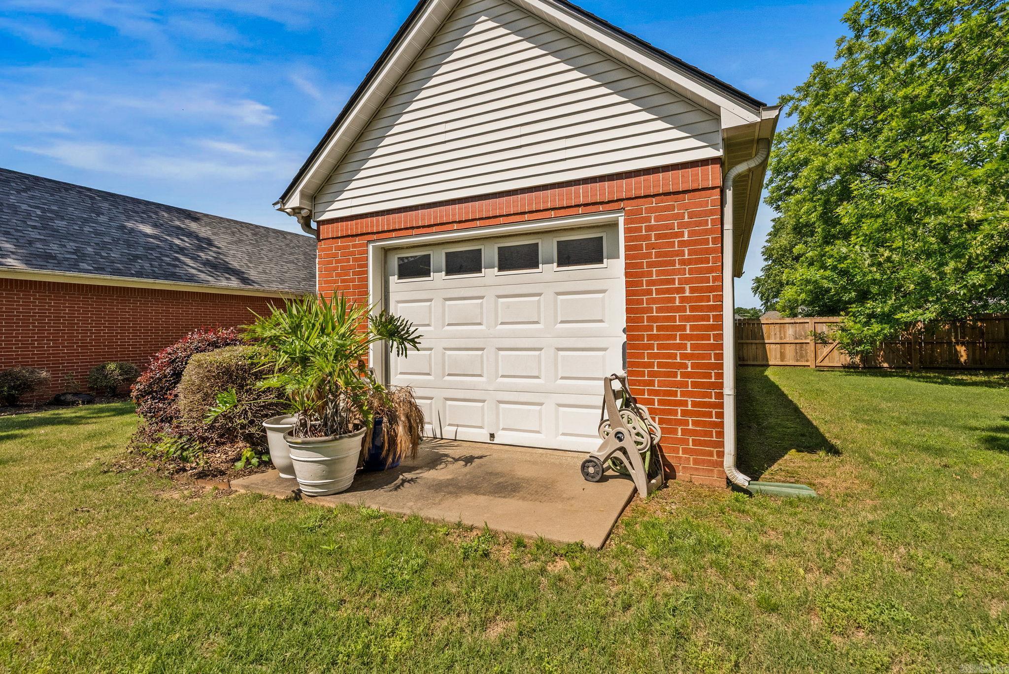 WOODLAND SPRINGS - Residential