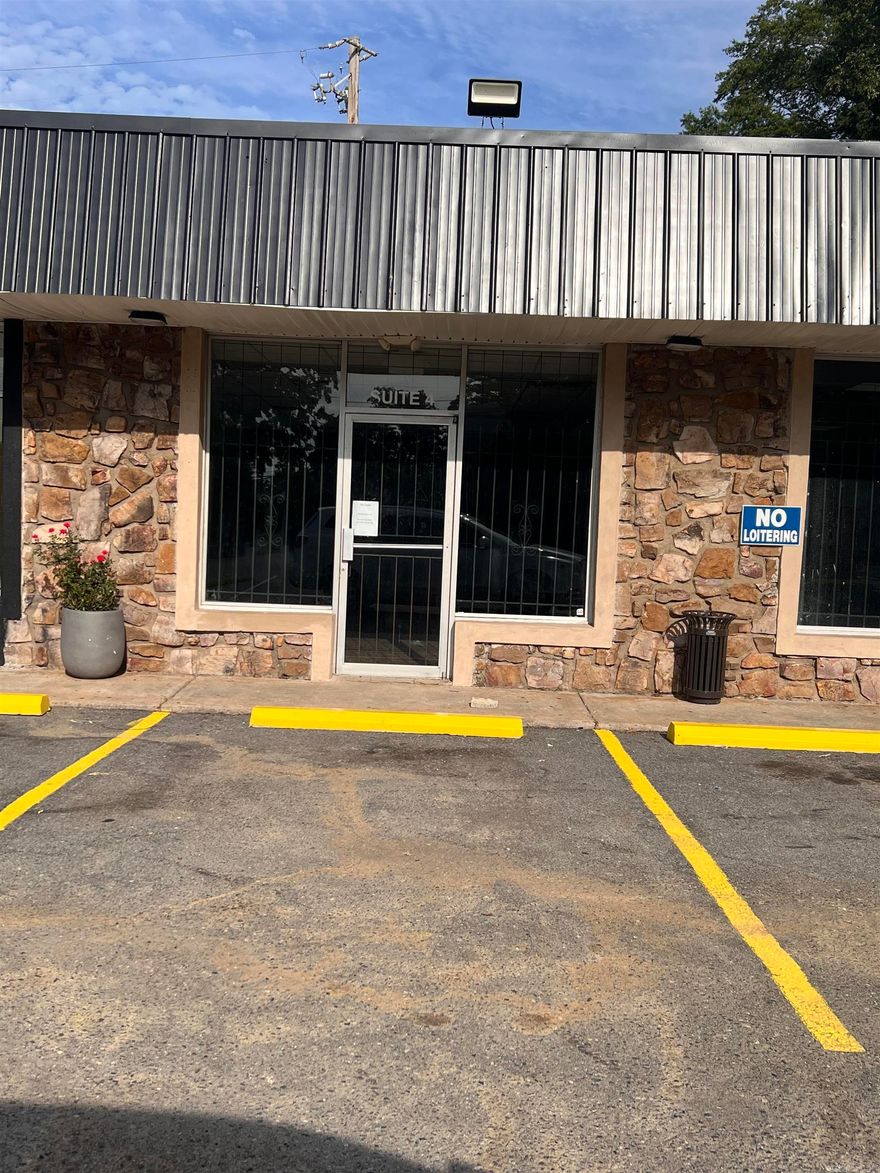 A great opportunity for any business seeking a nice Commercial rental in a very high trafficked area of Little Rock.  A great location for hair or nail salon, Coffee Shop, or Boutique. Must see to visualize the potential.  Schedule your showing to see if this location is a perfect fit for your business.  TEXT OR CALL LISTING AGENT TO SEE
