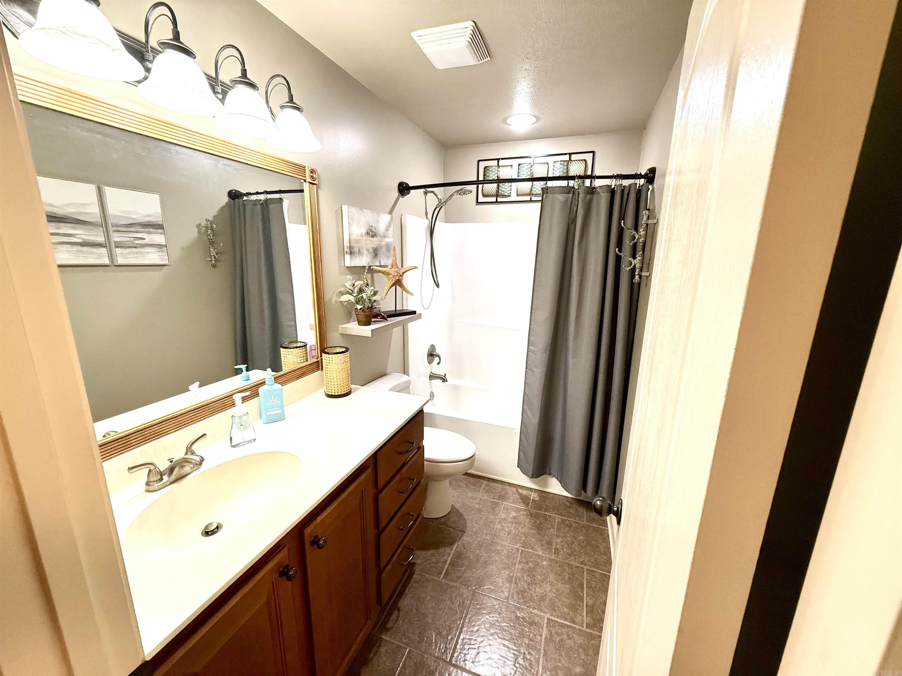 MADISON ESTATES - Residential