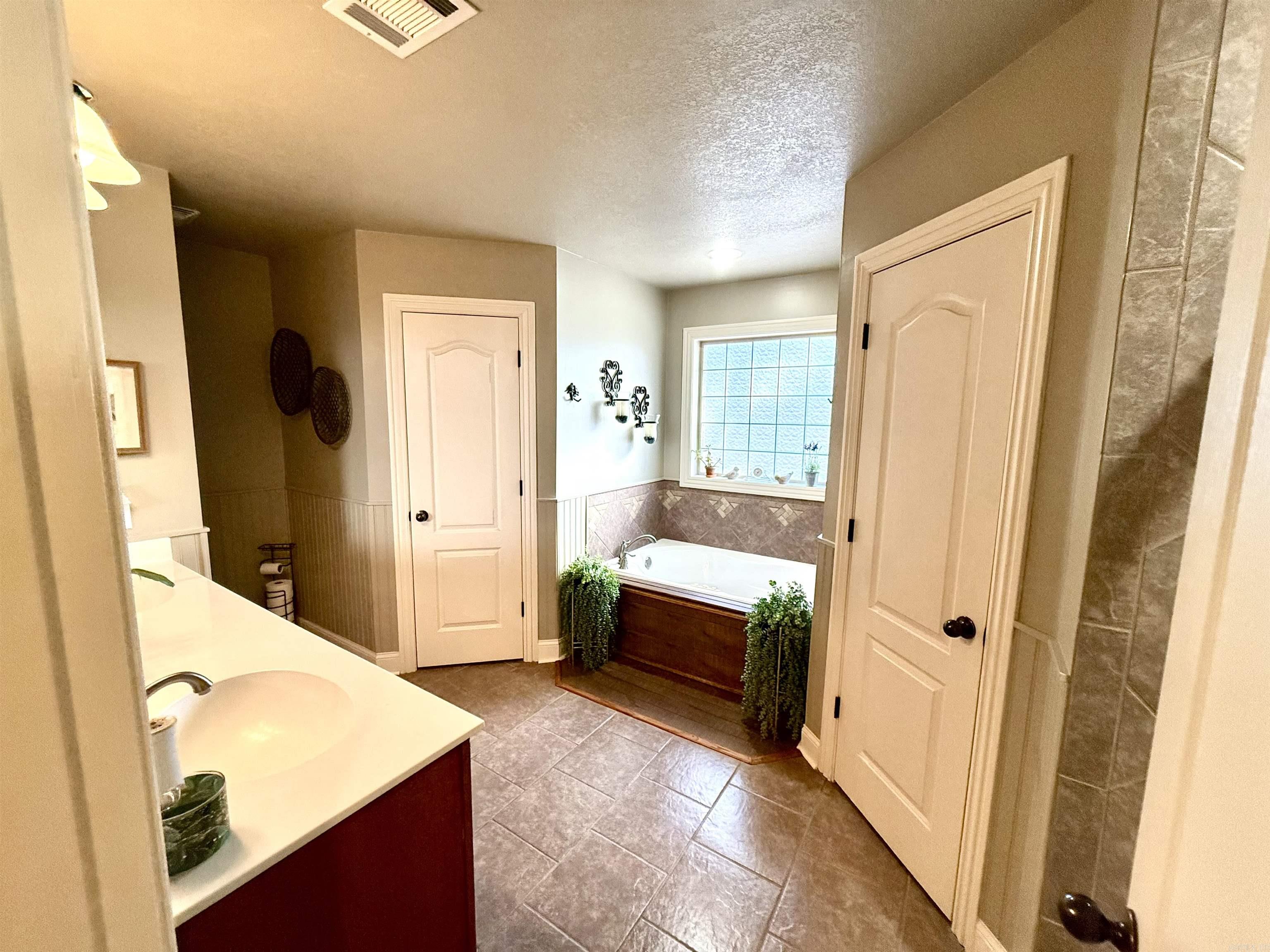 MADISON ESTATES - Residential